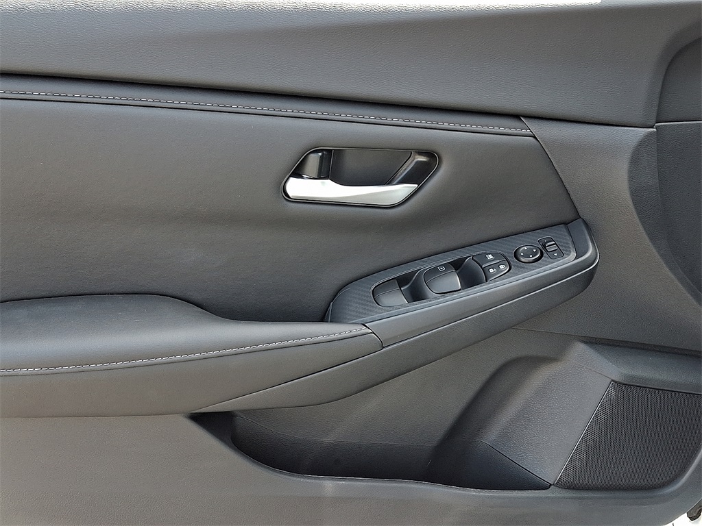 2025 Nissan Sentra SV - Photo 8