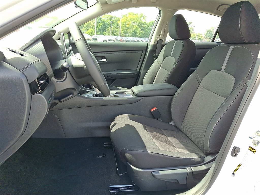 2025 Nissan Sentra SV - Photo 9