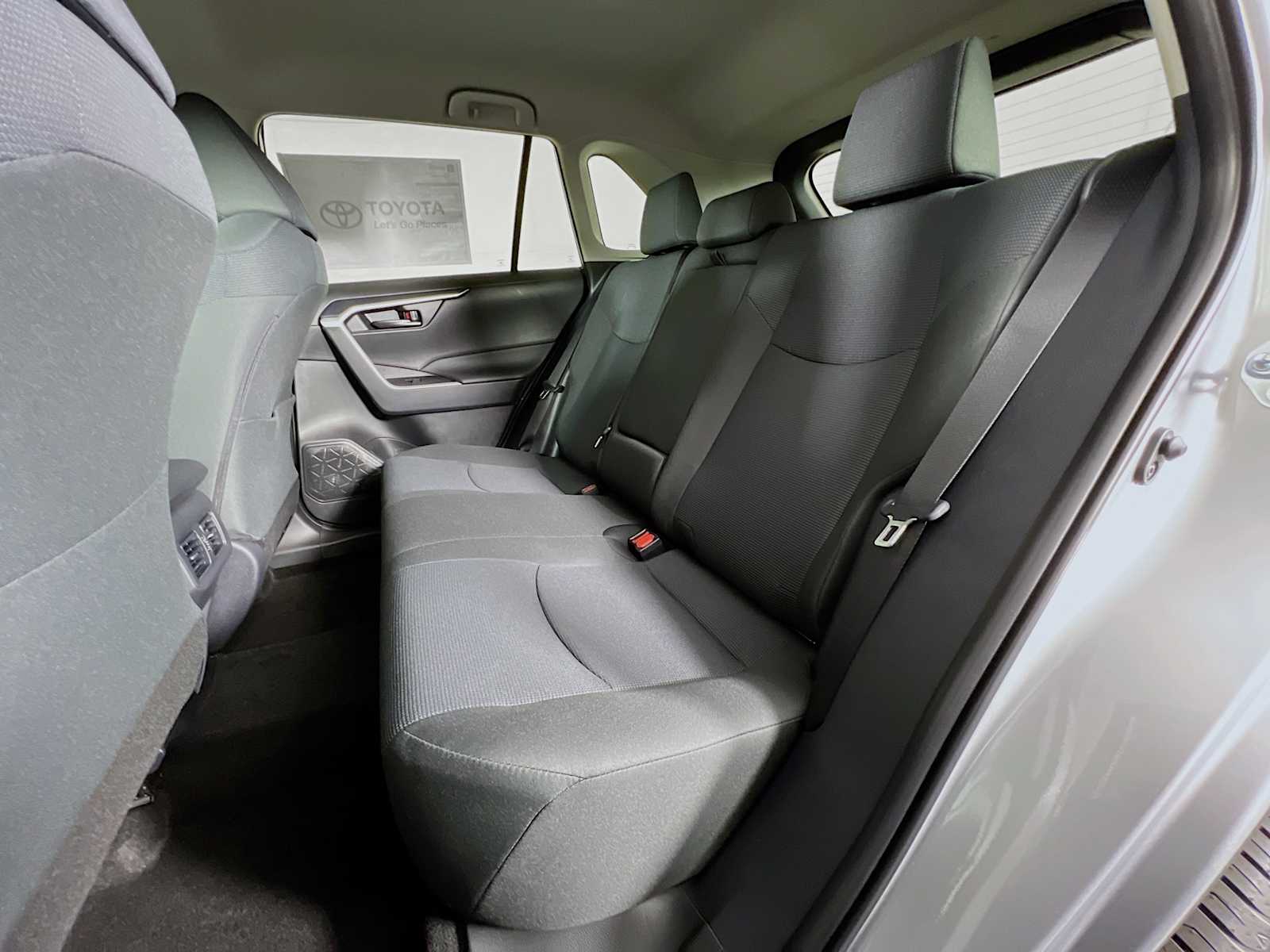 2025 Toyota RAV4 LE - Photo 13