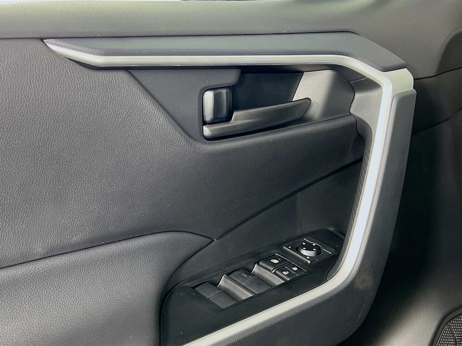 2025 Toyota RAV4 LE - Photo 16
