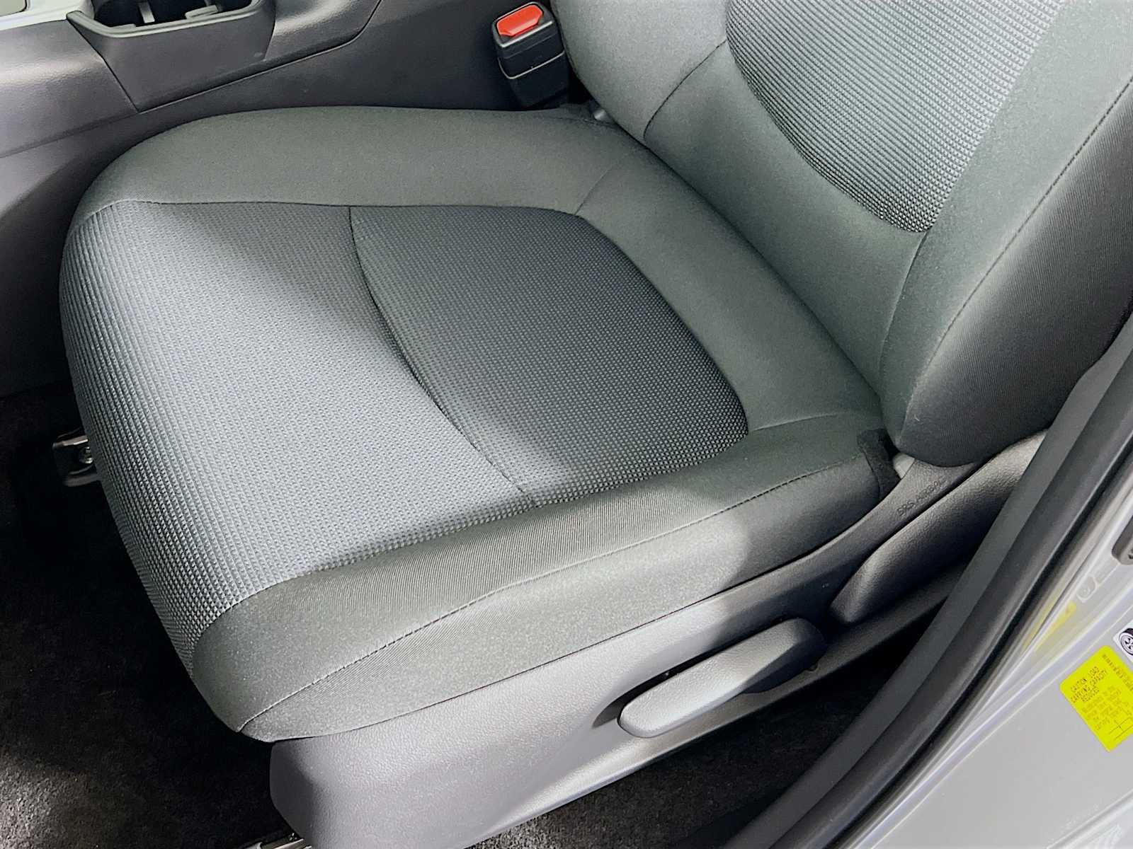 2025 Toyota RAV4 LE - Photo 17