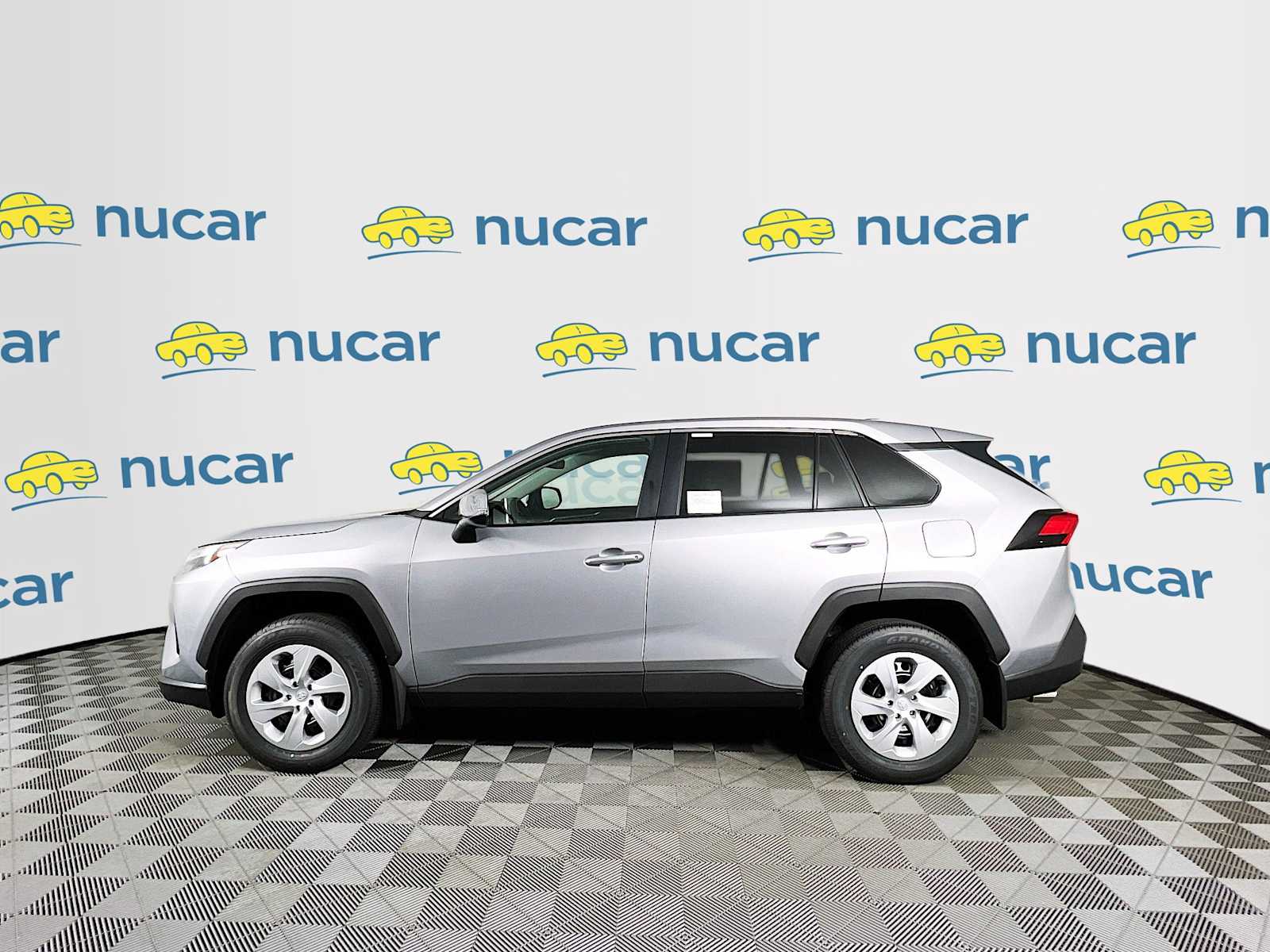 2025 Toyota RAV4 LE - Photo 3