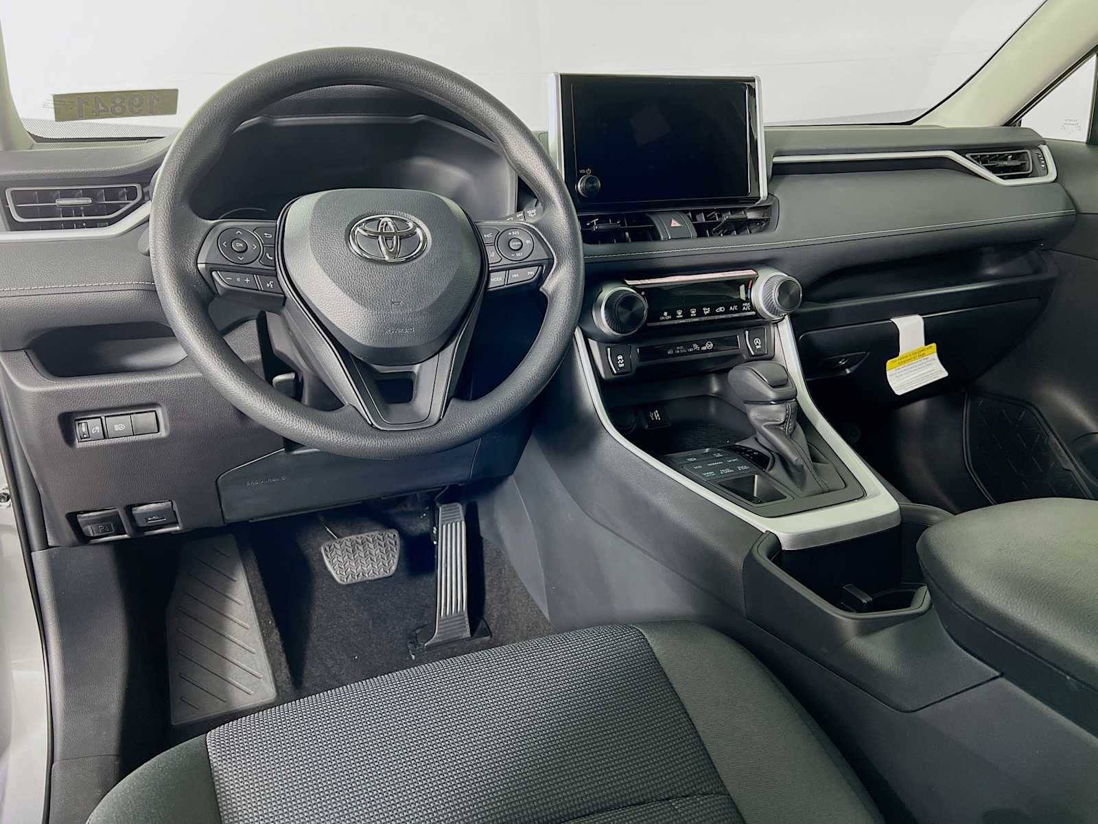 2025 Toyota RAV4 LE - Photo 6