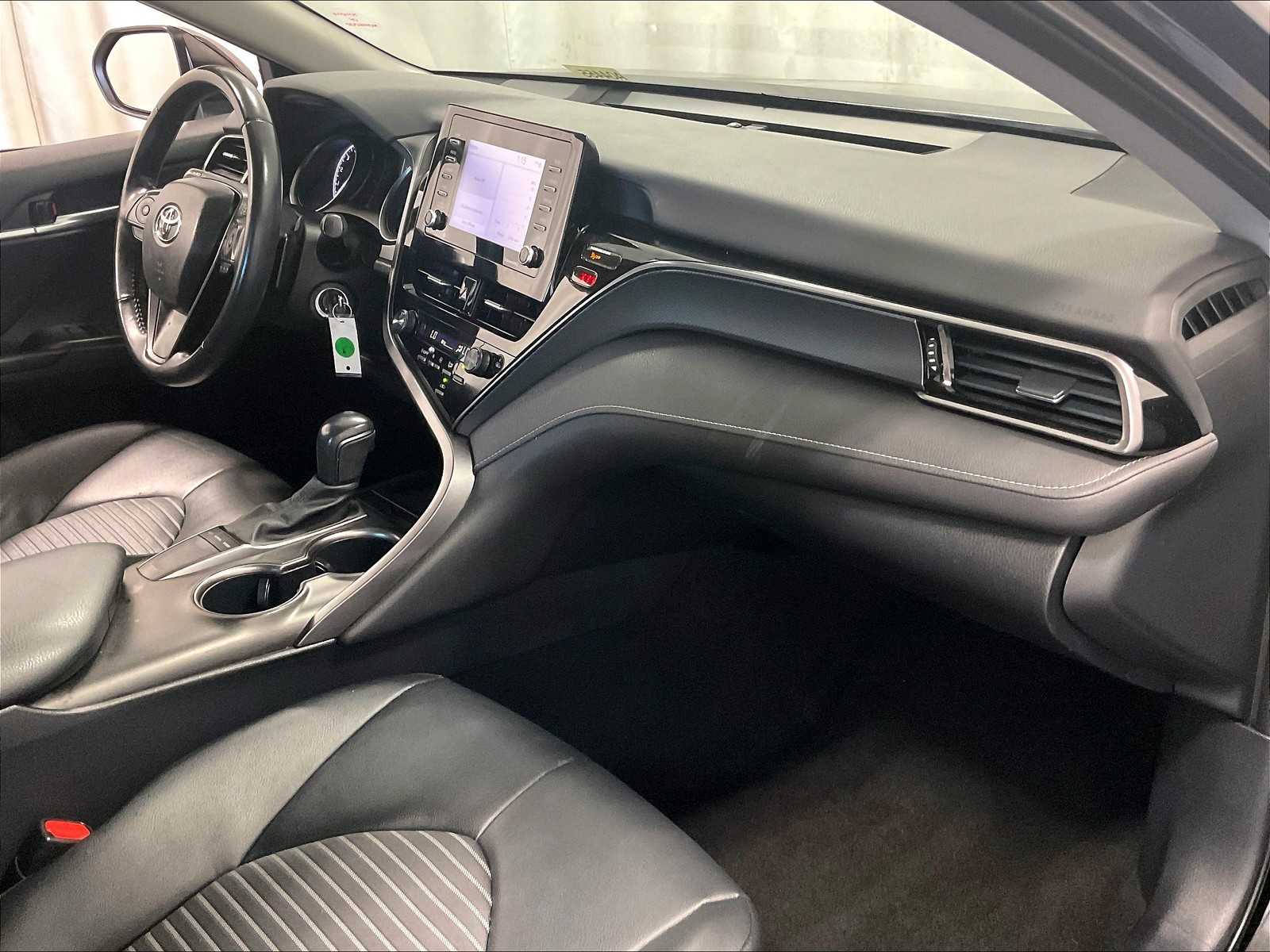 2023 Toyota Camry SE - Photo 14