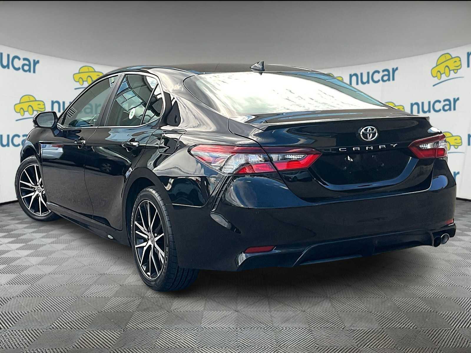 2023 Toyota Camry SE - Photo 4