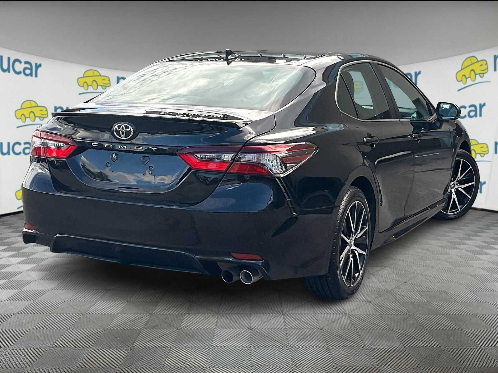 2023 Toyota Camry SE - Photo 6