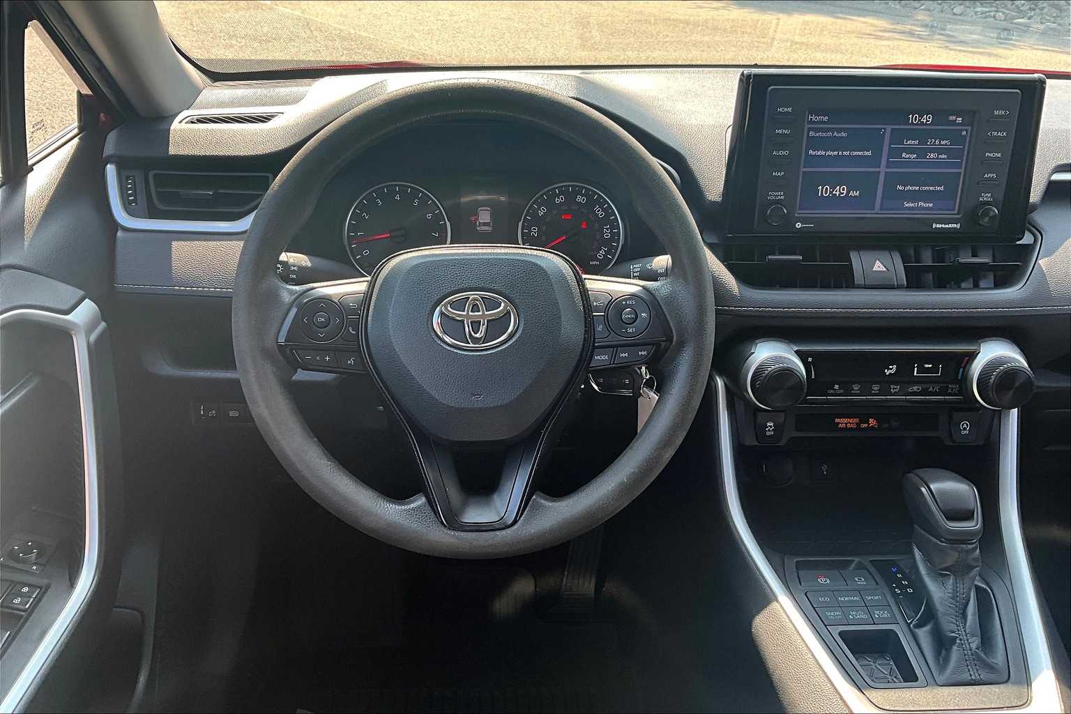 2020 Toyota RAV4 LE - Photo 17
