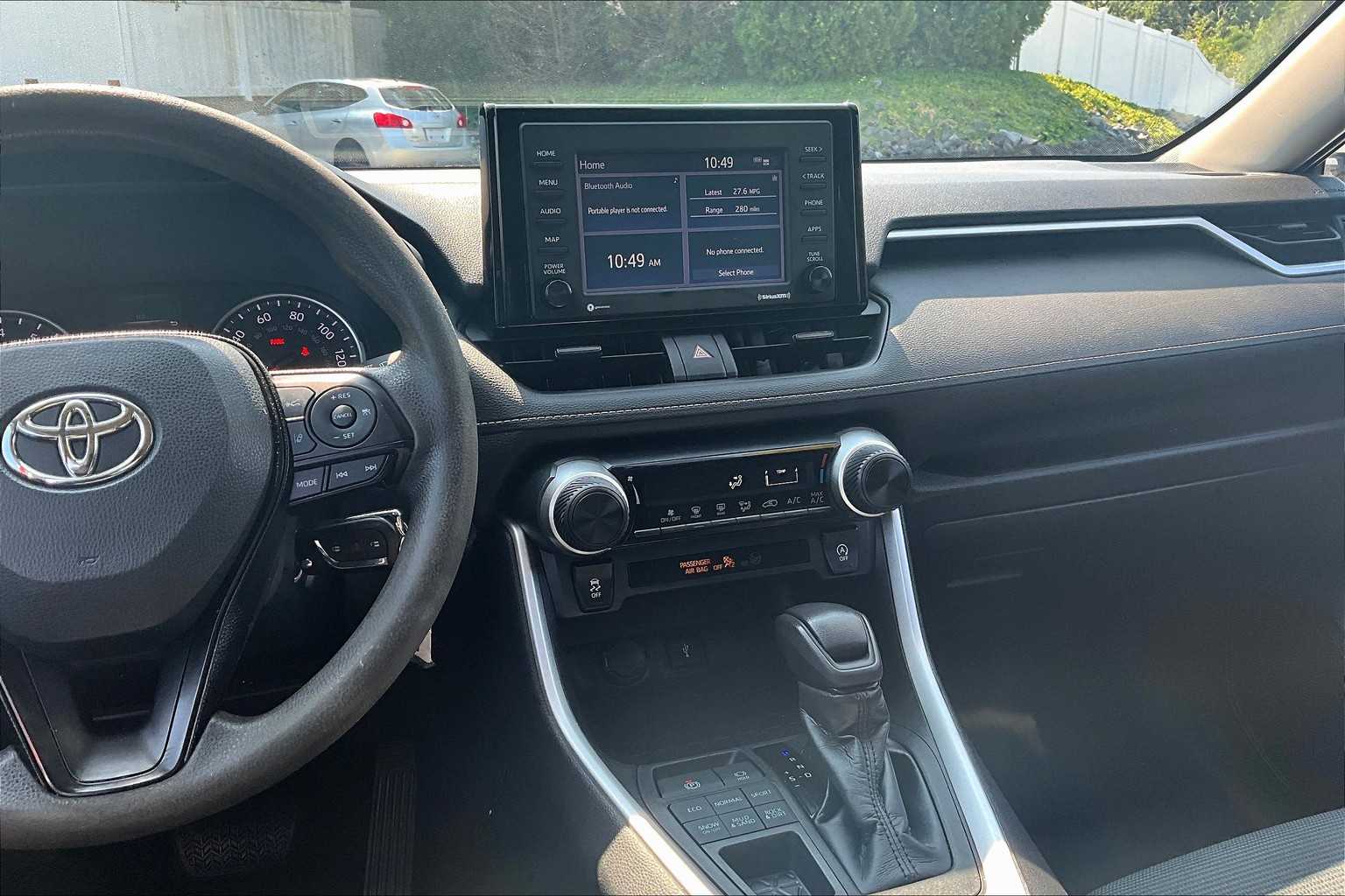 2020 Toyota RAV4 LE - Photo 18