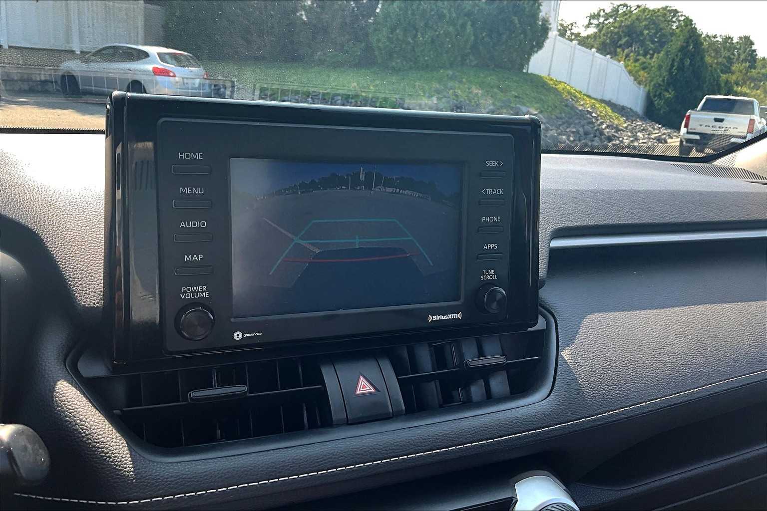 2020 Toyota RAV4 LE - Photo 19