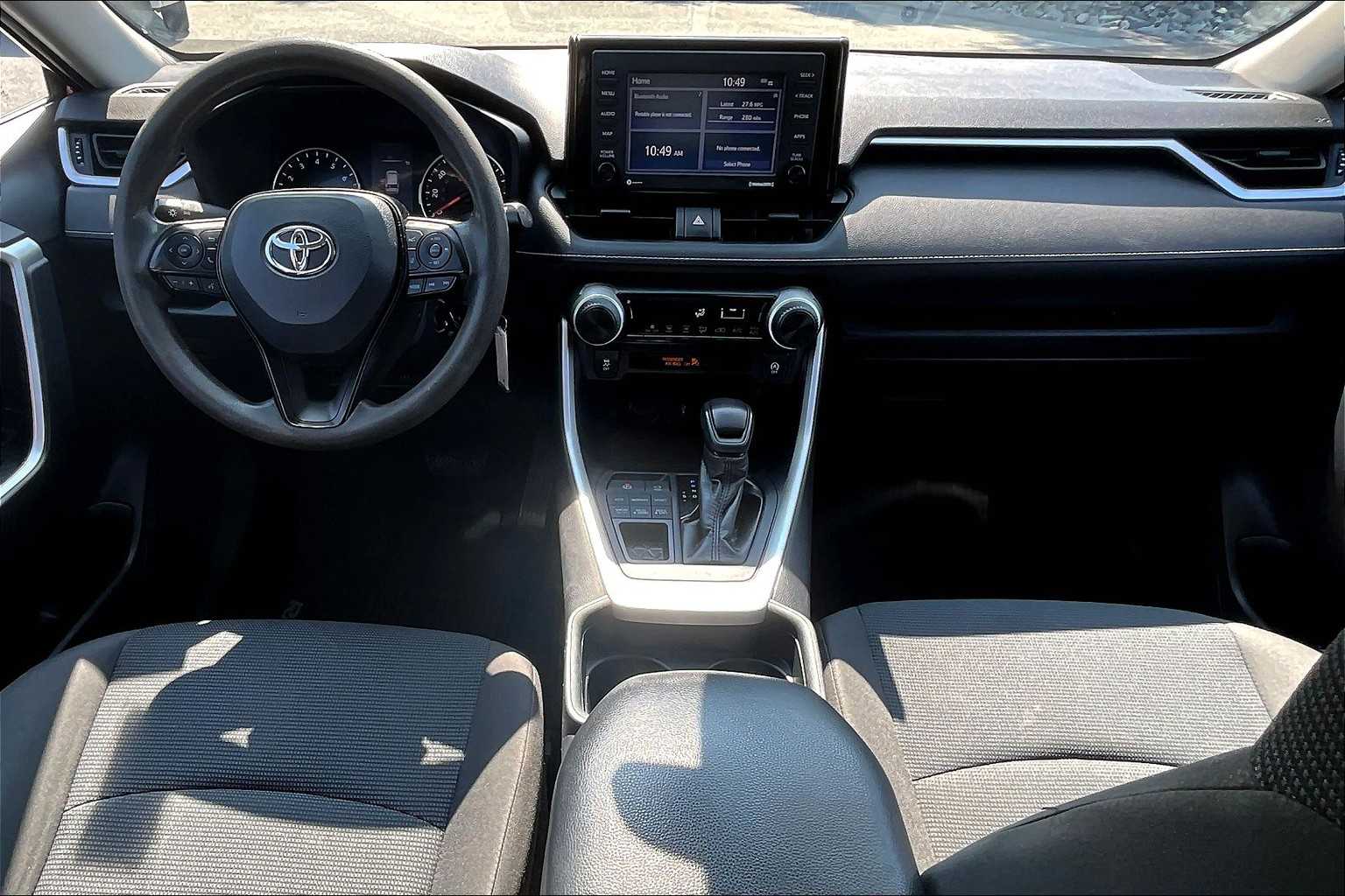 2020 Toyota RAV4 LE - Photo 21