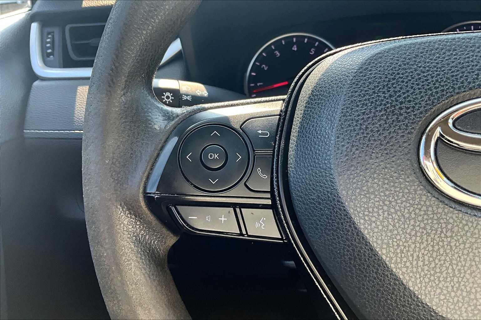 2020 Toyota RAV4 LE - Photo 23