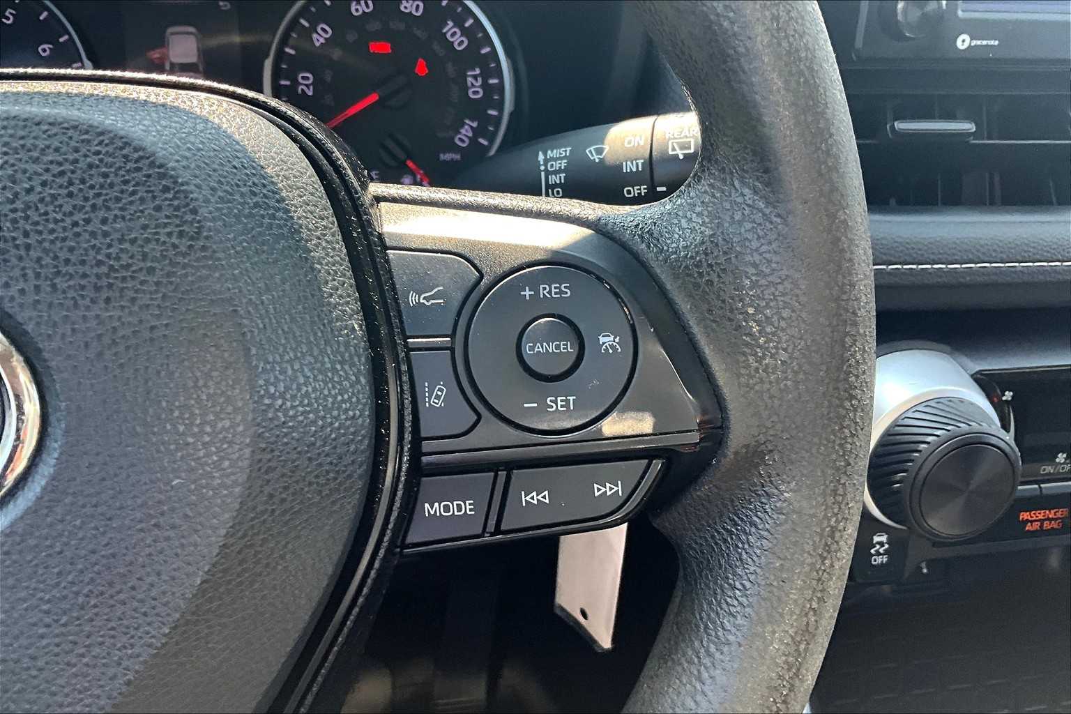 2020 Toyota RAV4 LE - Photo 24