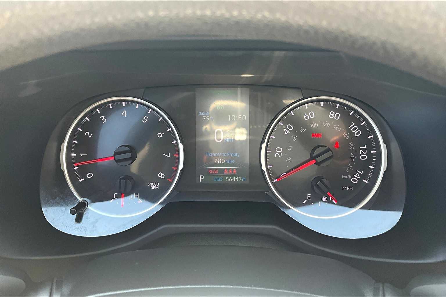 2020 Toyota RAV4 LE - Photo 25