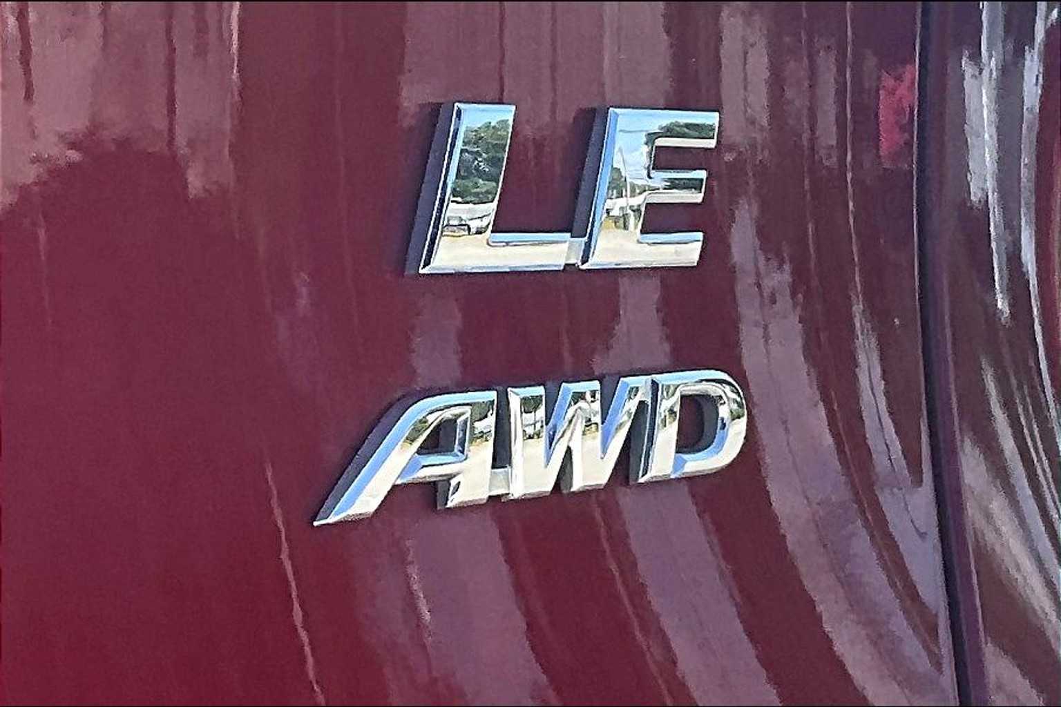 2020 Toyota RAV4 LE - Photo 29