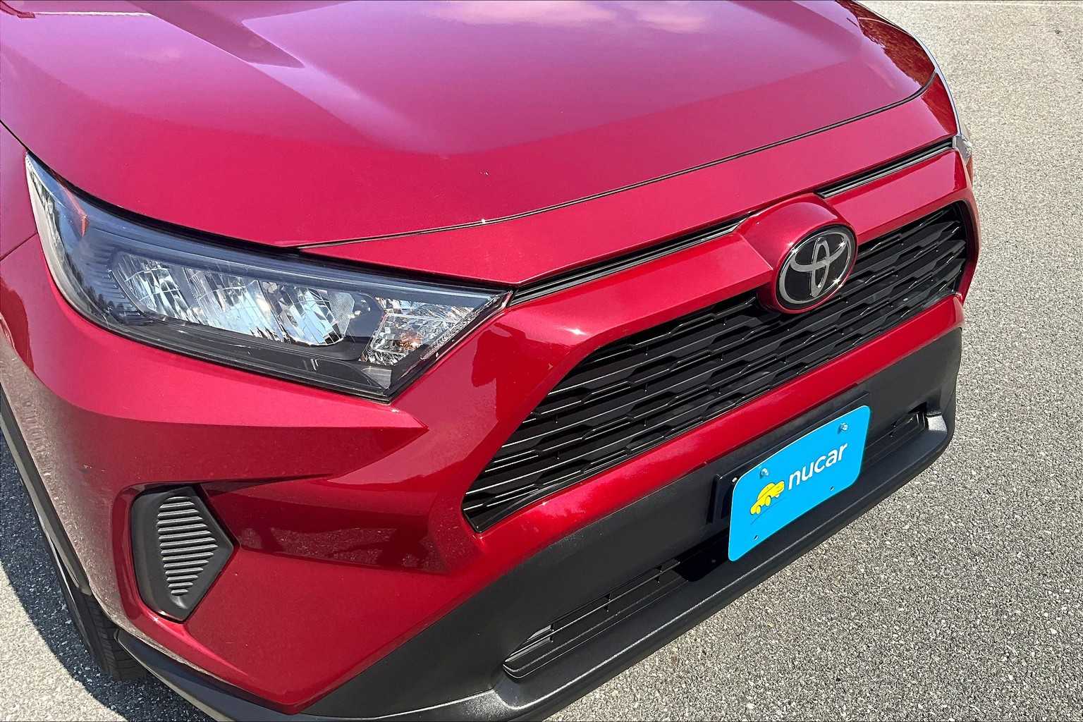 2020 Toyota RAV4 LE - Photo 32