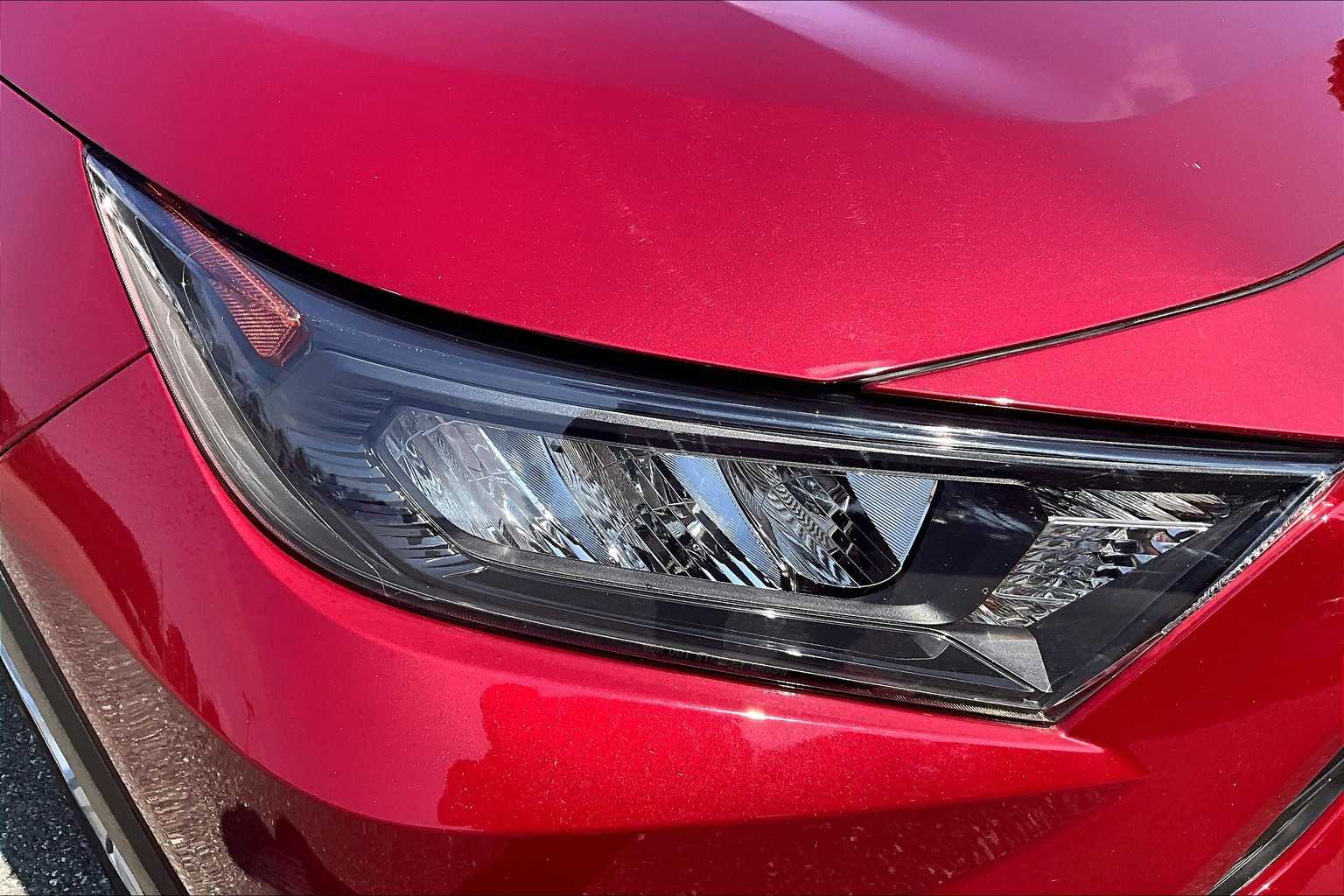 2020 Toyota RAV4 LE - Photo 33