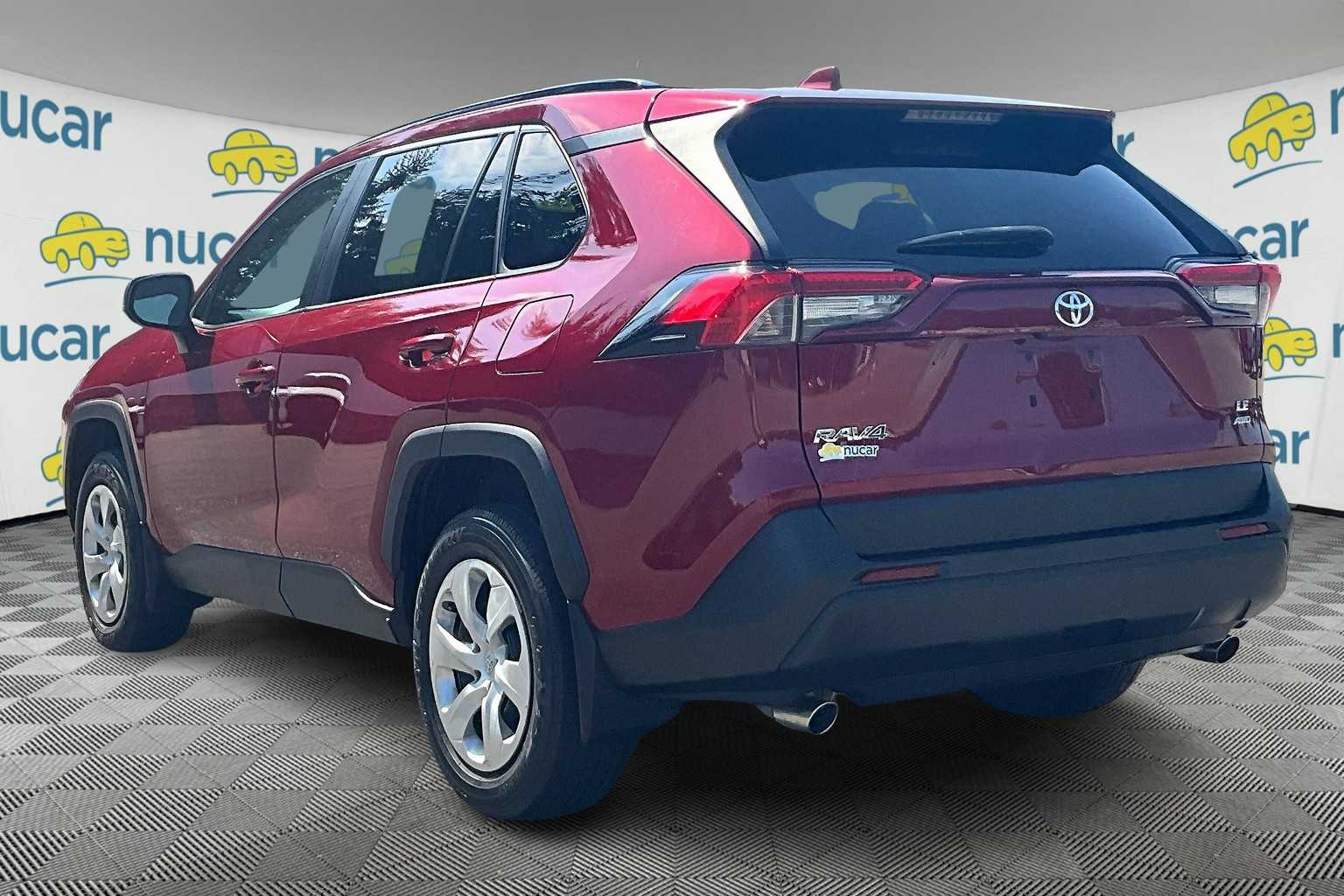 2020 Toyota RAV4 LE - Photo 4