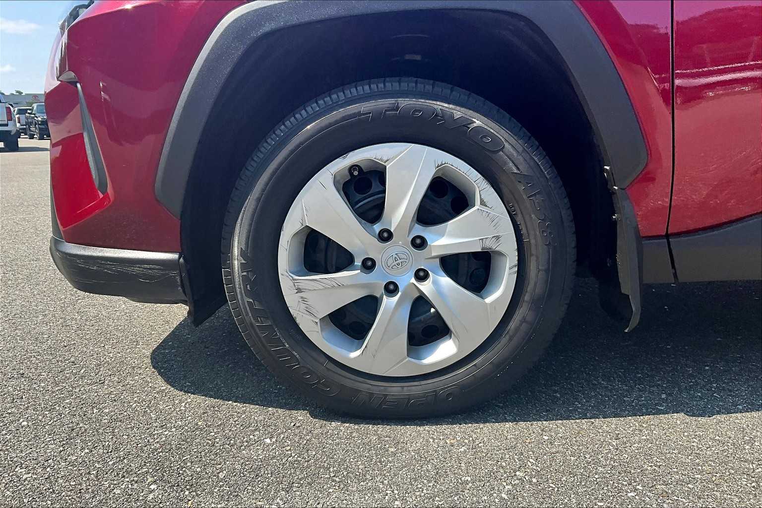 2020 Toyota RAV4 LE - Photo 7