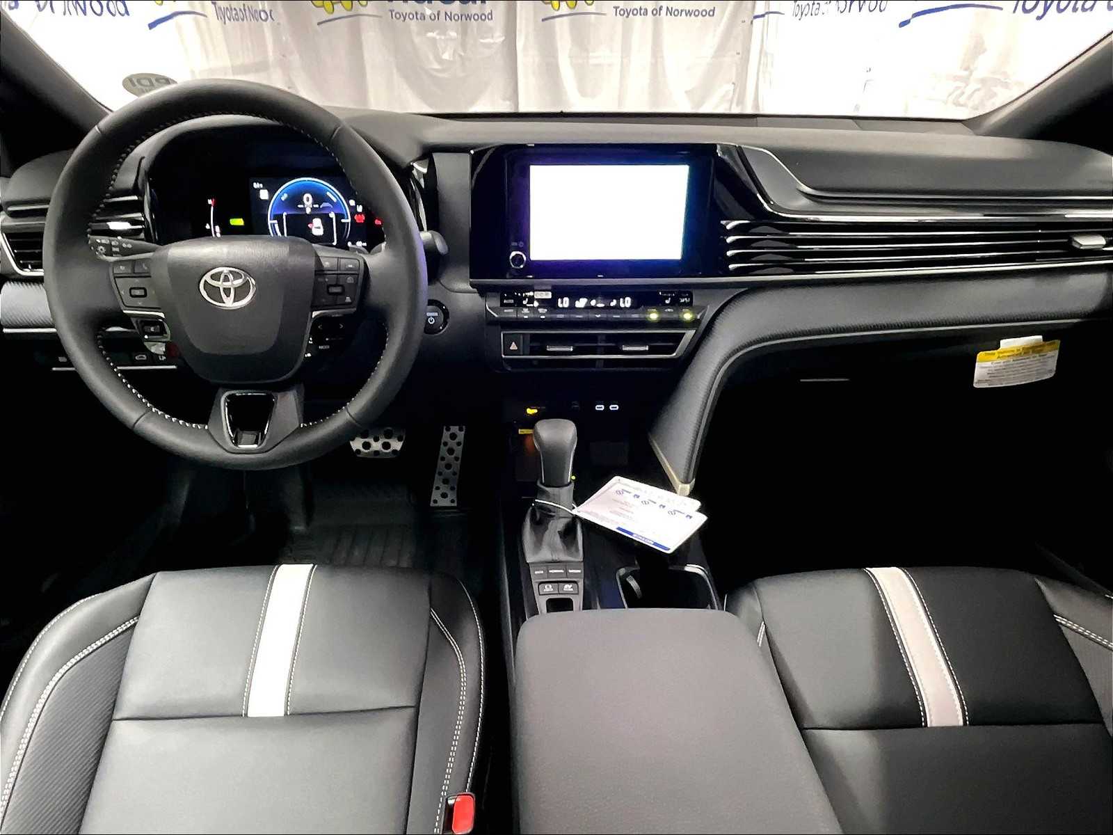 2025 Toyota Camry SE - Photo 12
