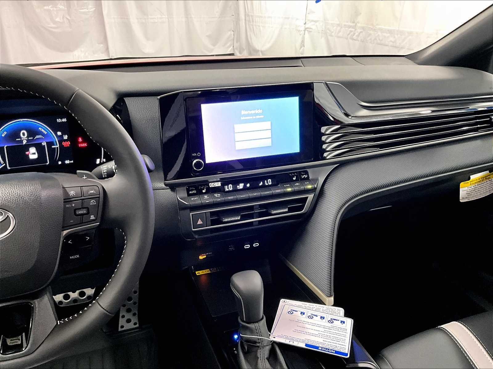 2025 Toyota Camry SE - Photo 13
