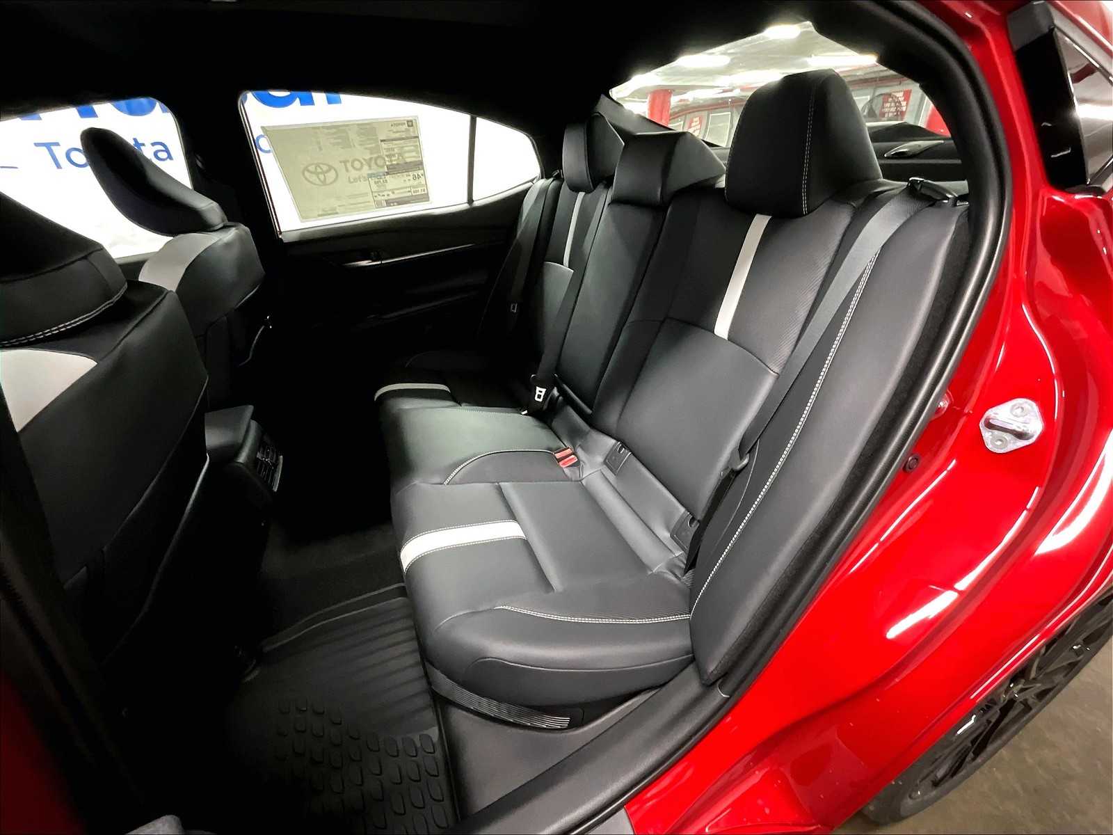 2025 Toyota Camry SE - Photo 15