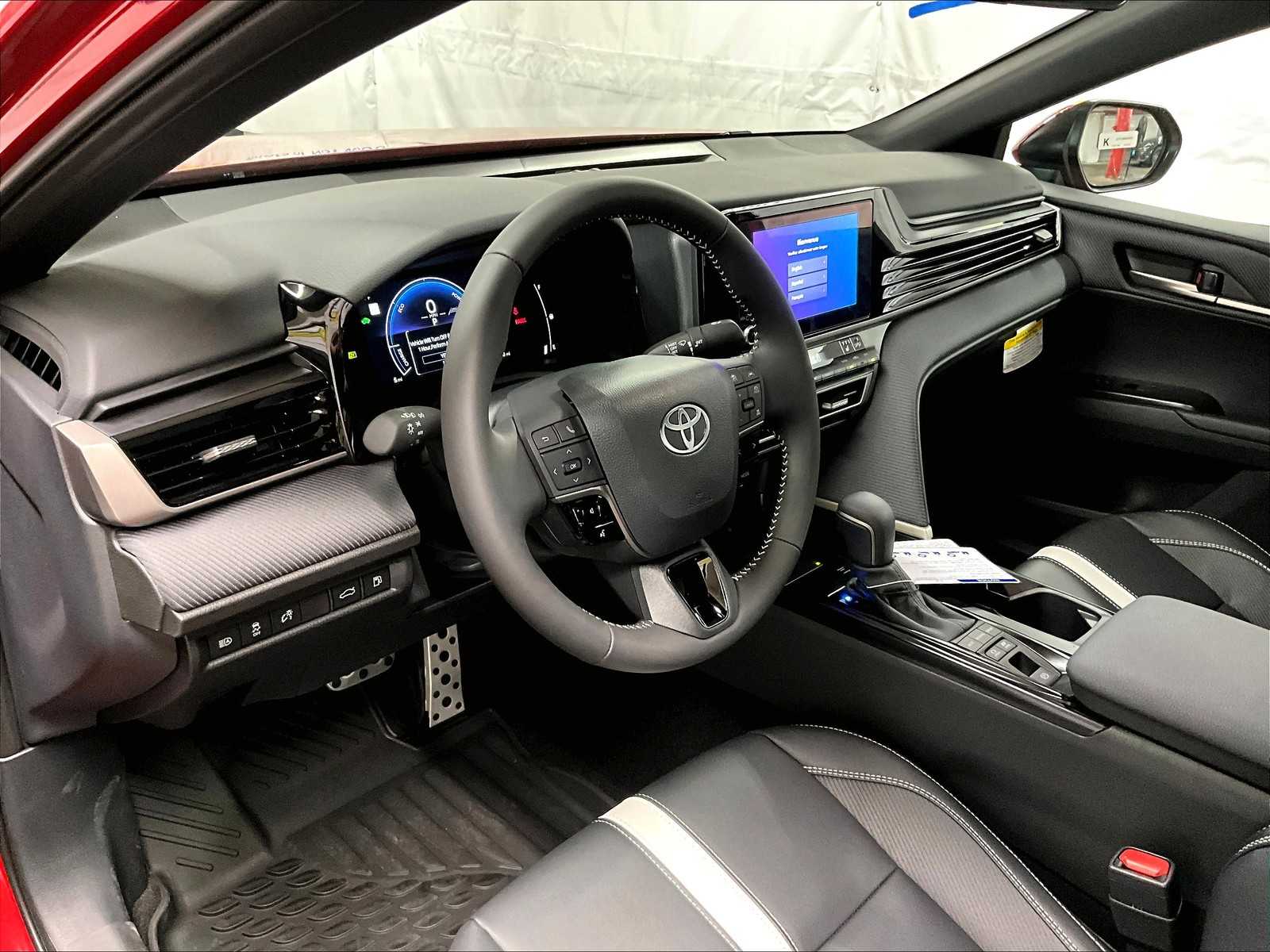2025 Toyota Camry SE - Photo 9