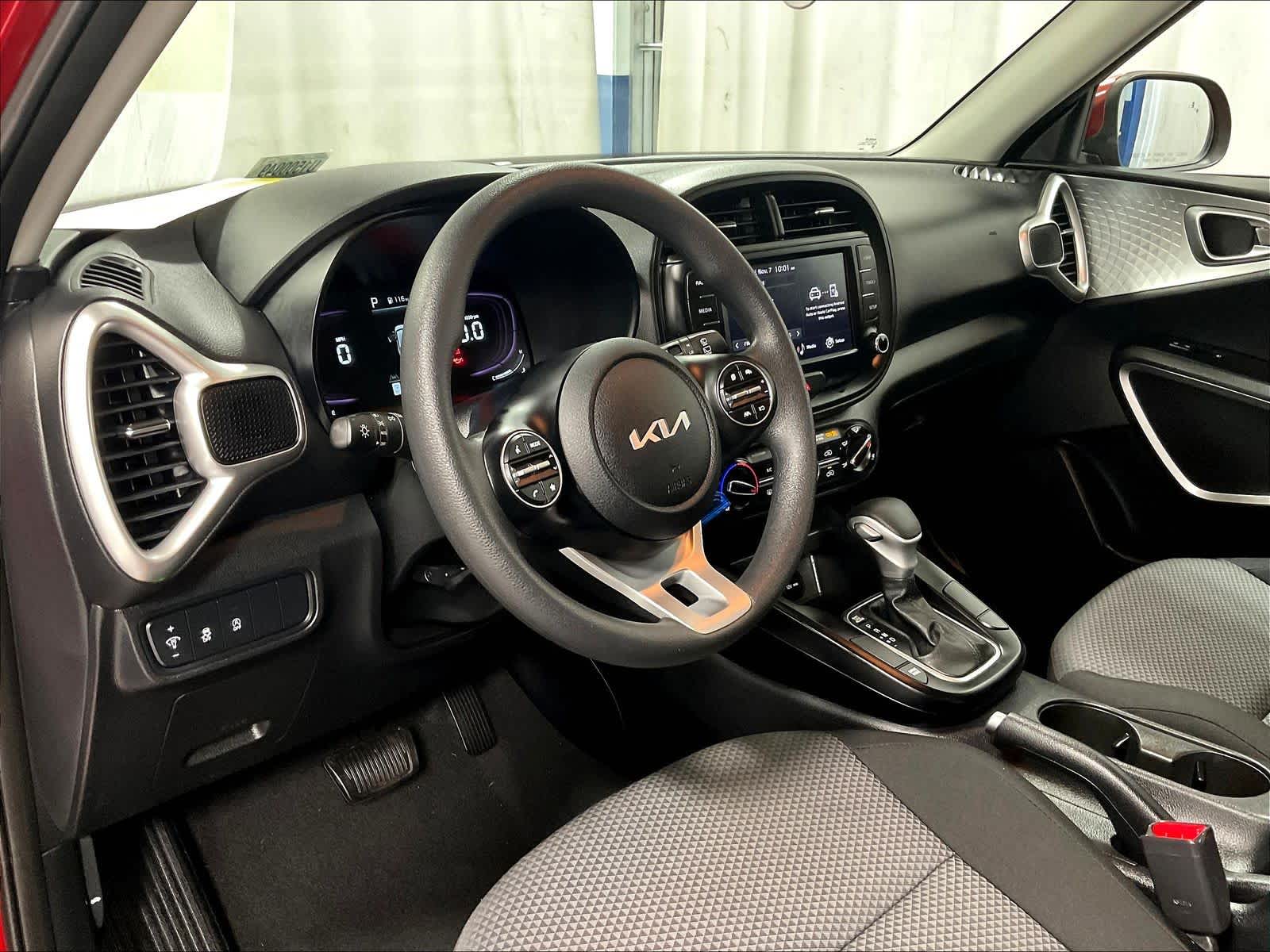 2023 Kia Soul LX - Photo 8