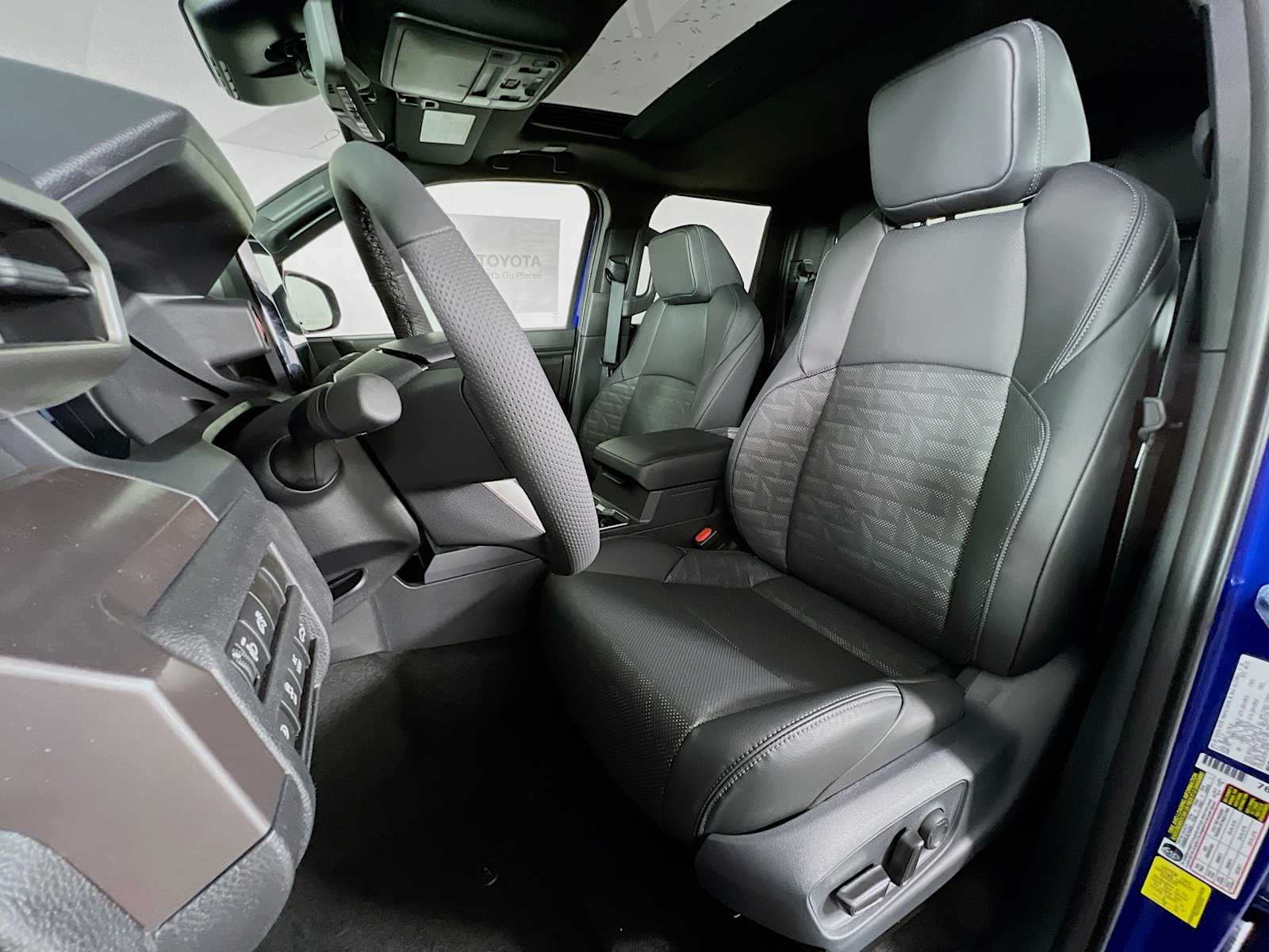 2025 Toyota Tacoma TRD Sport - Photo 12