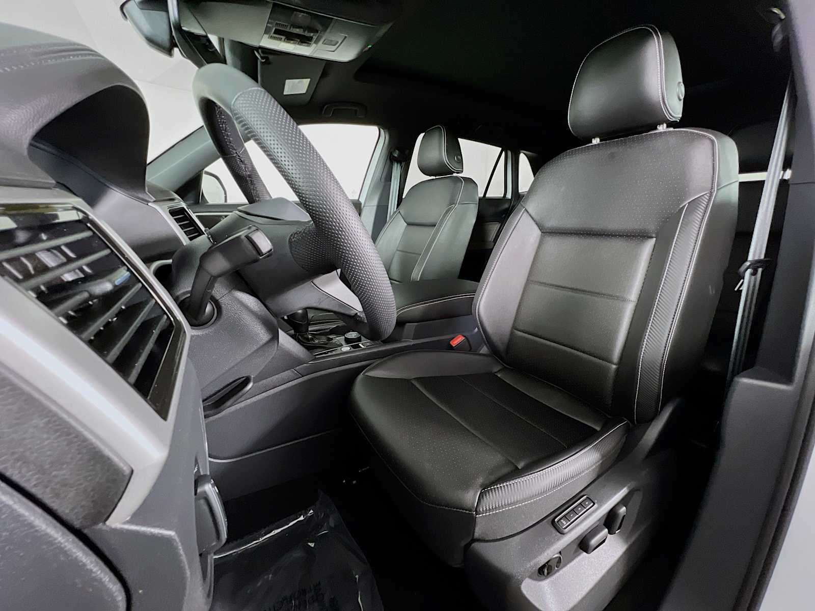 2023 Volkswagen Atlas Cross Sport 2.0T SEL R-Line Black - Photo 22