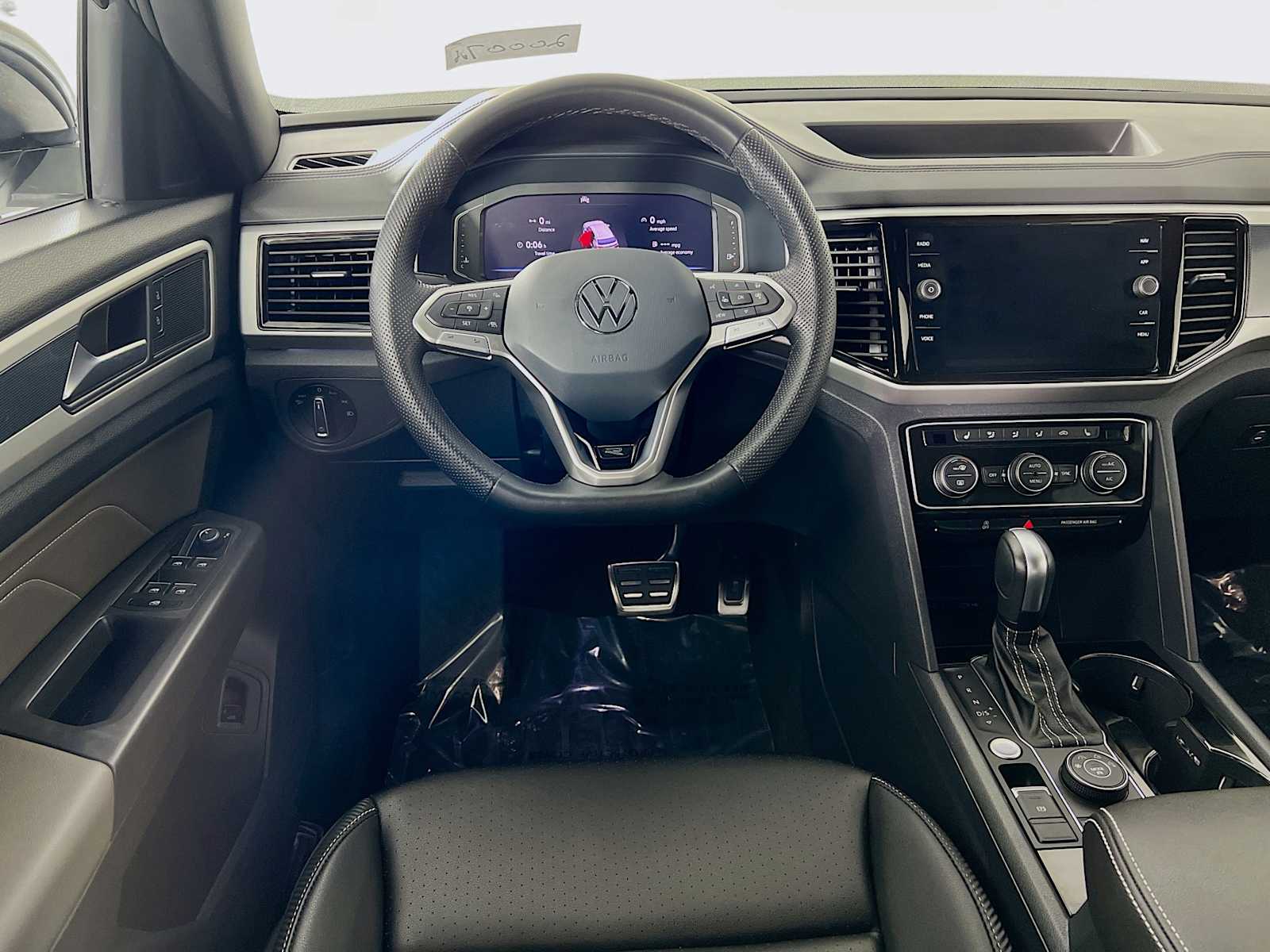 2023 Volkswagen Atlas Cross Sport 2.0T SEL R-Line Black - Photo 24