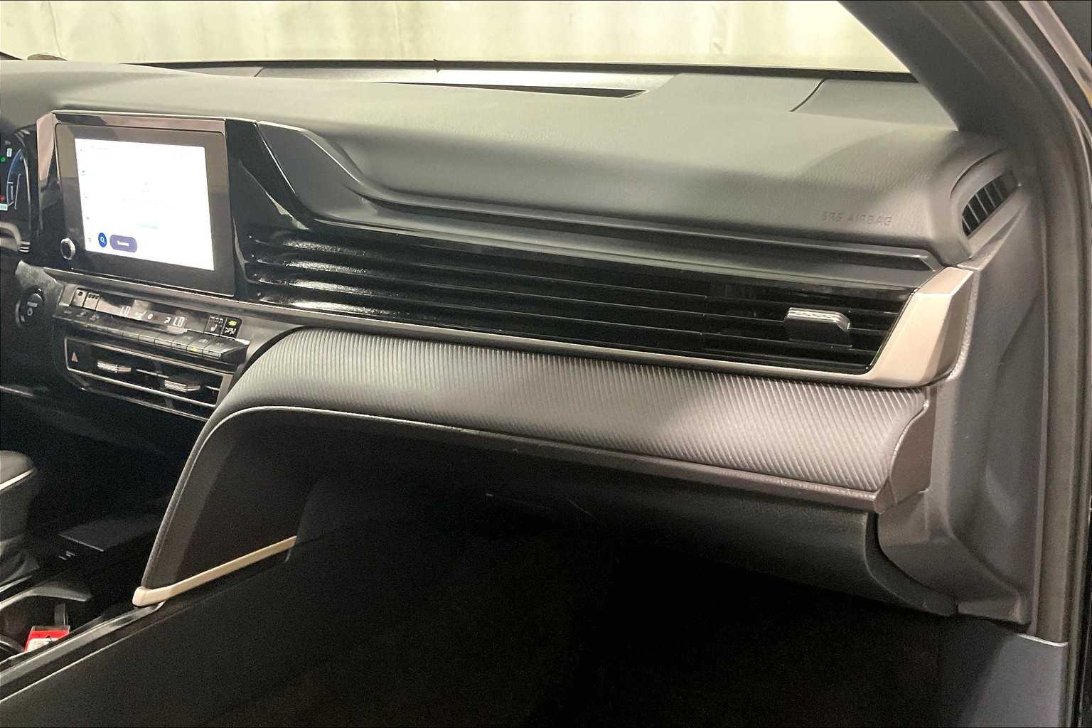 2025 Toyota Camry SE - Photo 13