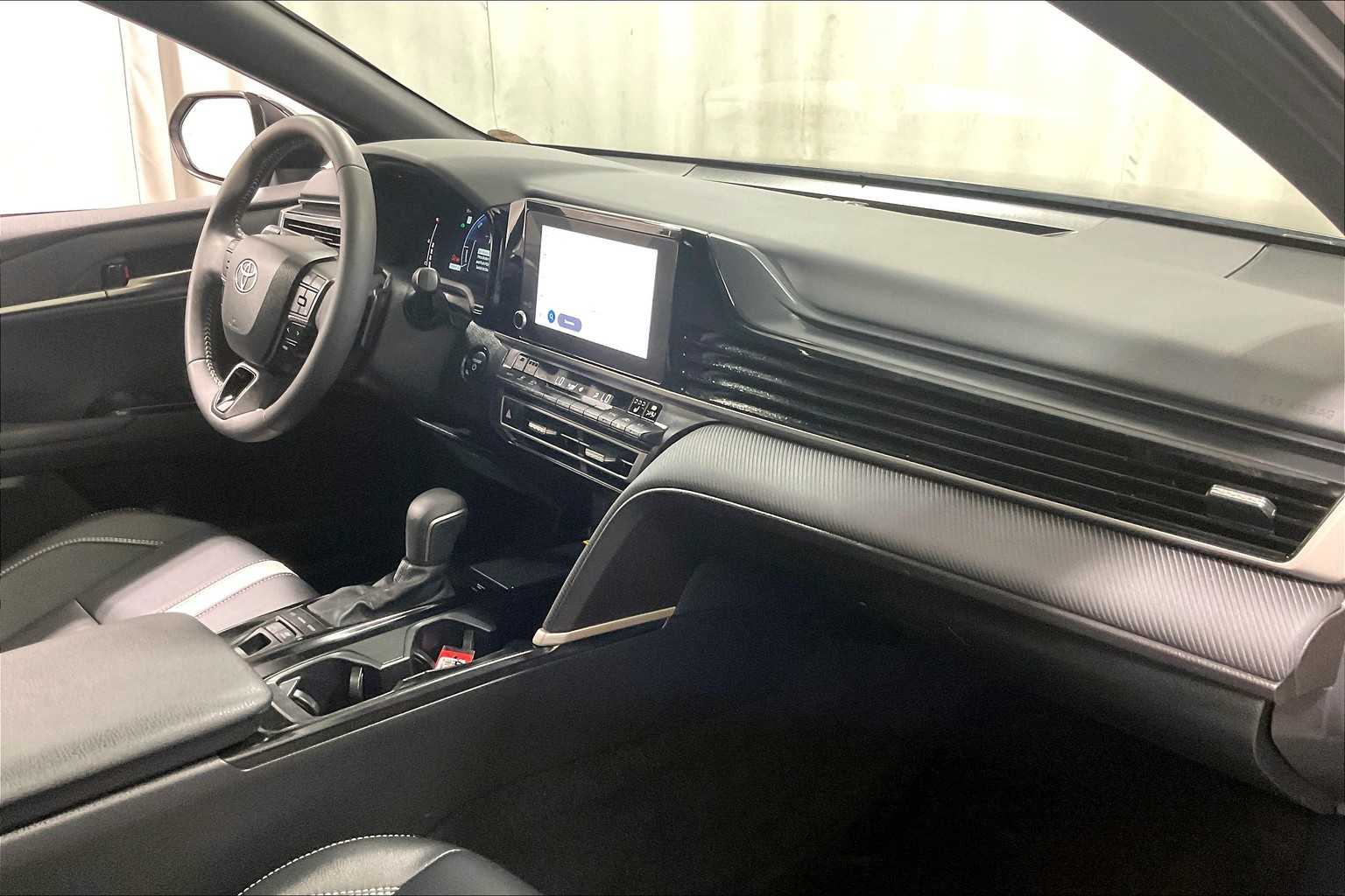 2025 Toyota Camry SE - Photo 14