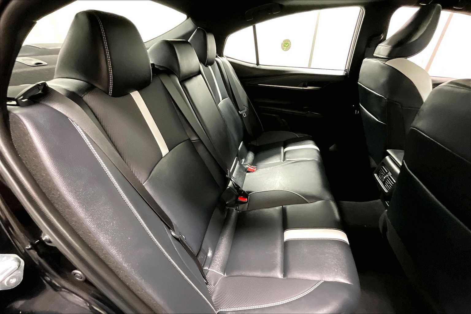 2025 Toyota Camry SE - Photo 16