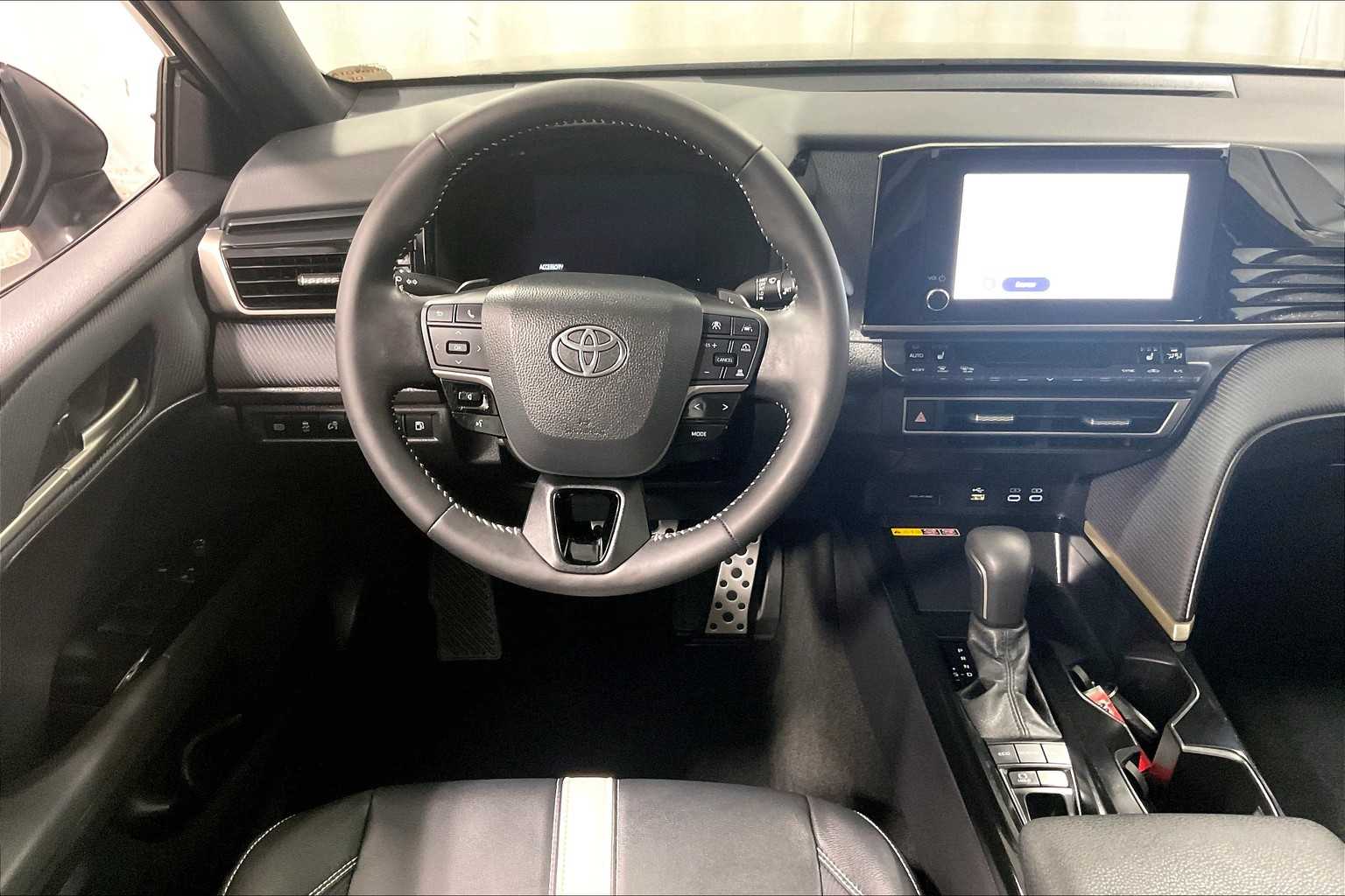 2025 Toyota Camry SE - Photo 17