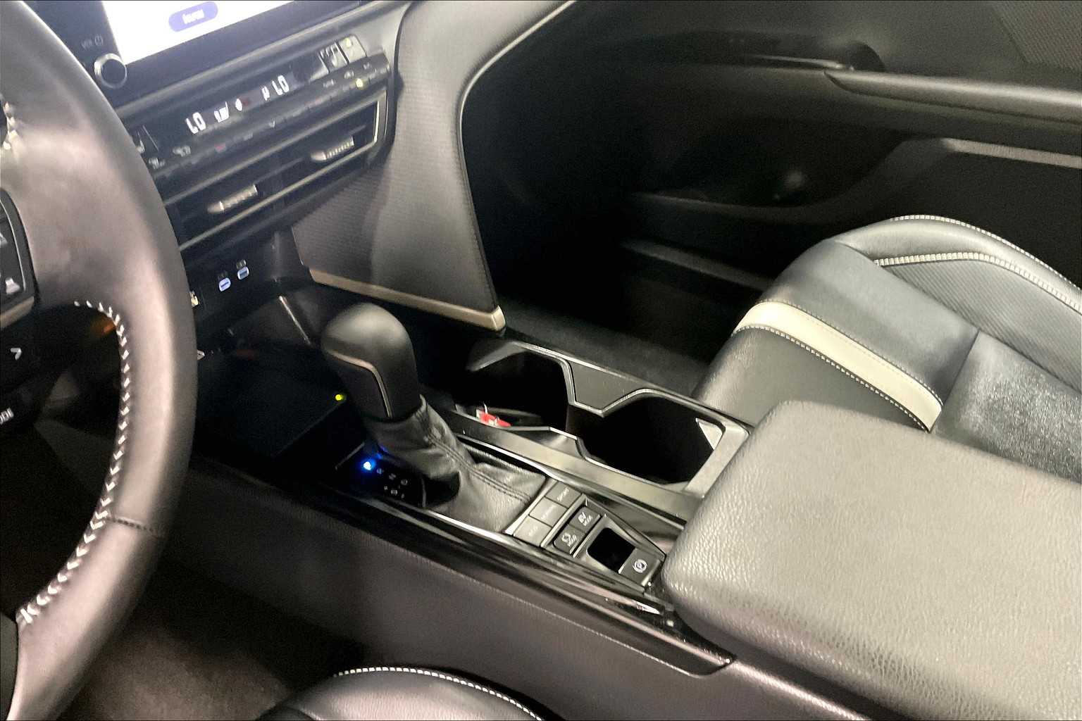2025 Toyota Camry SE - Photo 20