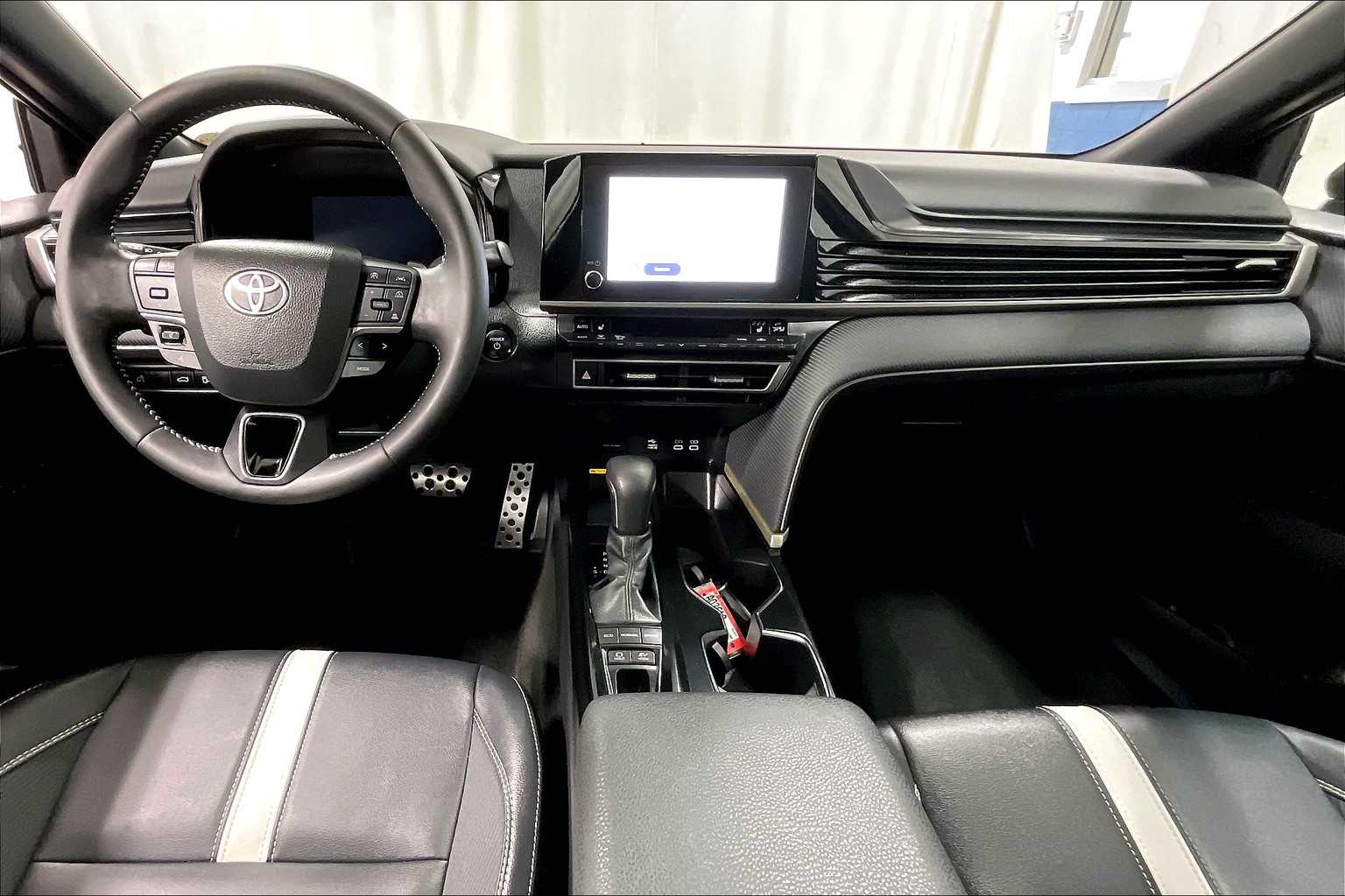 2025 Toyota Camry SE - Photo 21