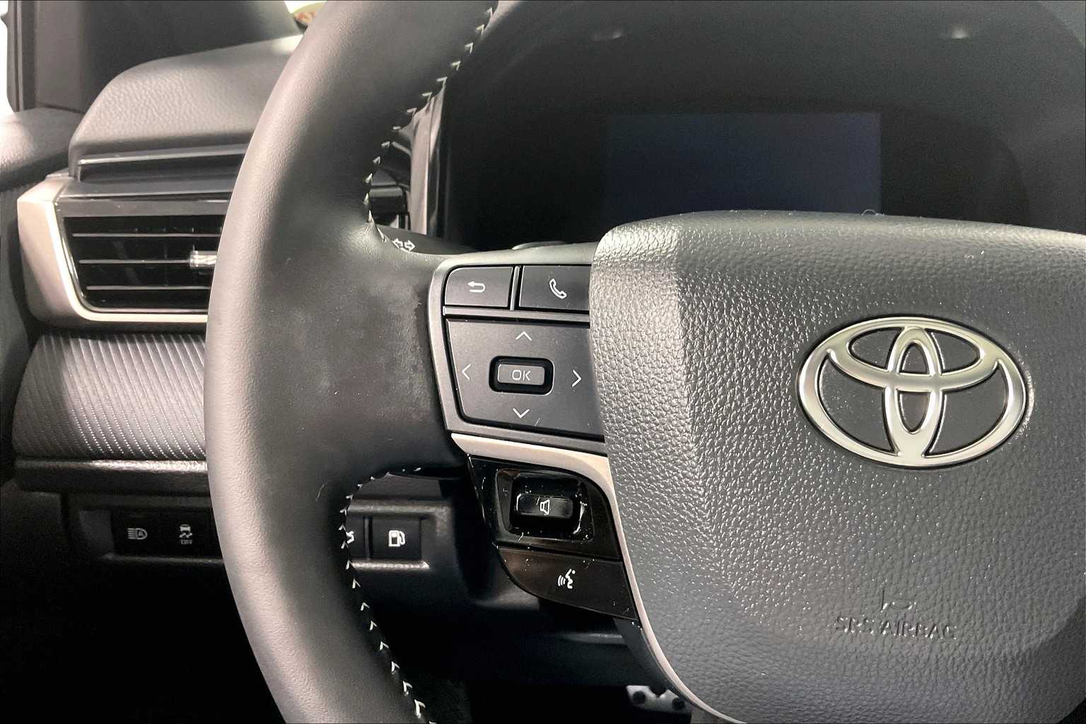 2025 Toyota Camry SE - Photo 23
