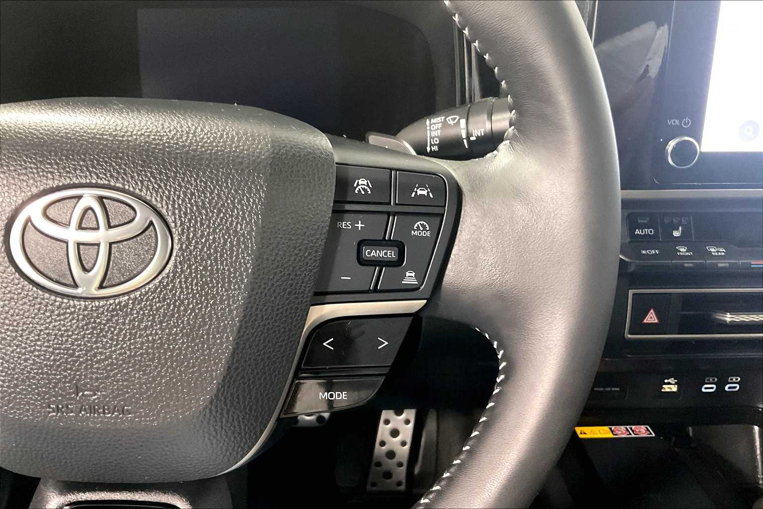 2025 Toyota Camry SE - Photo 24