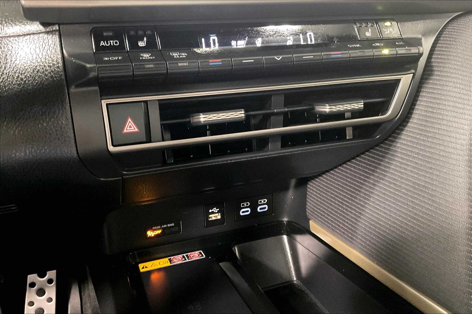 2025 Toyota Camry SE - Photo 26