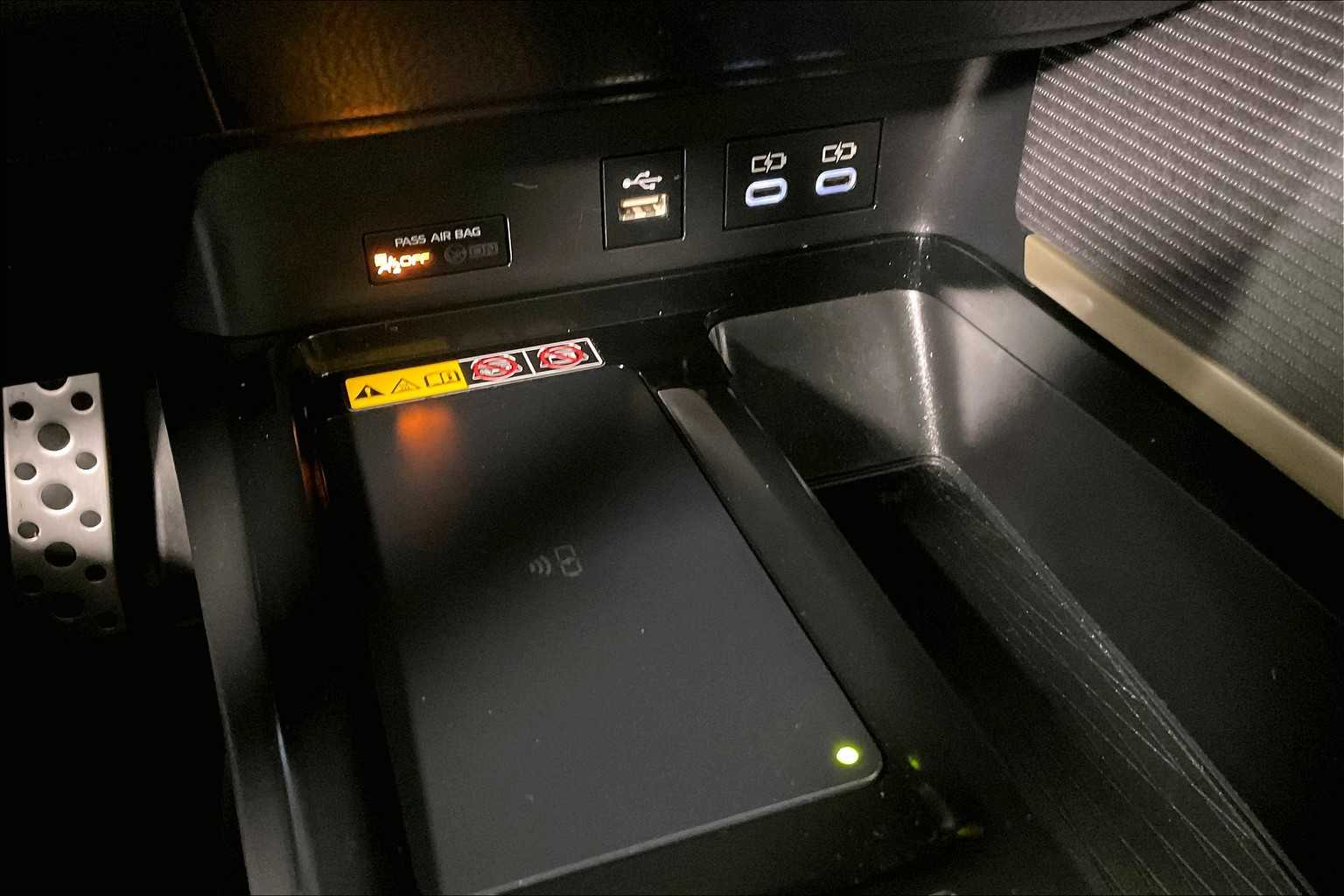 2025 Toyota Camry SE - Photo 27