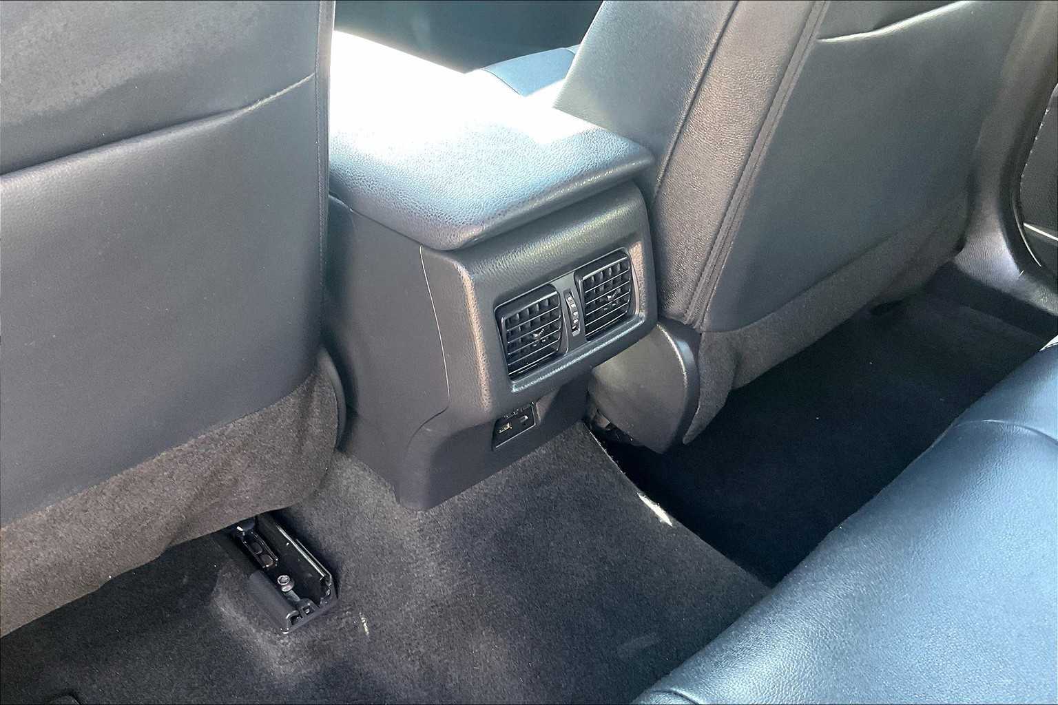 2025 Toyota Camry SE - Photo 28