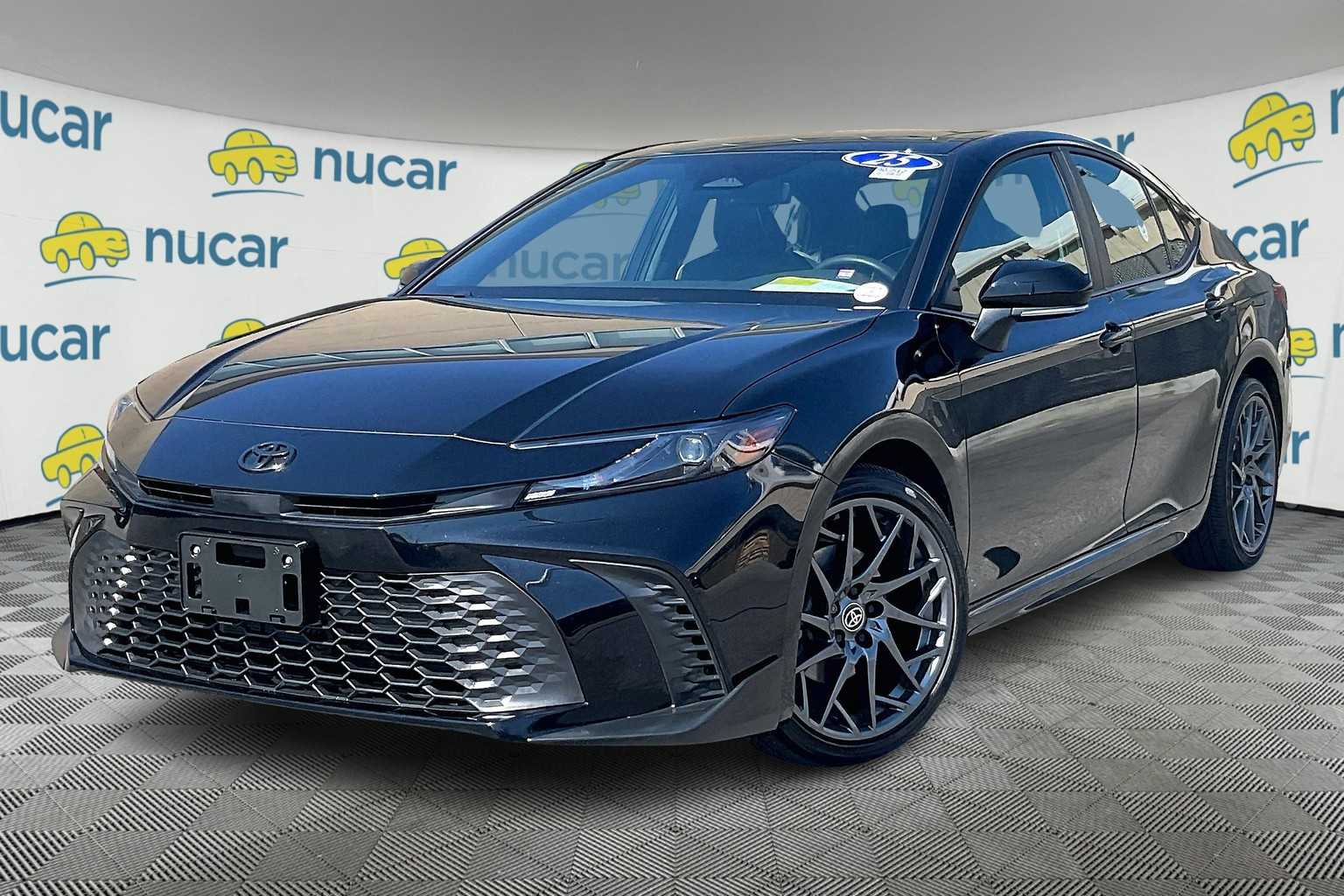 2025 Toyota Camry SE - Photo 3