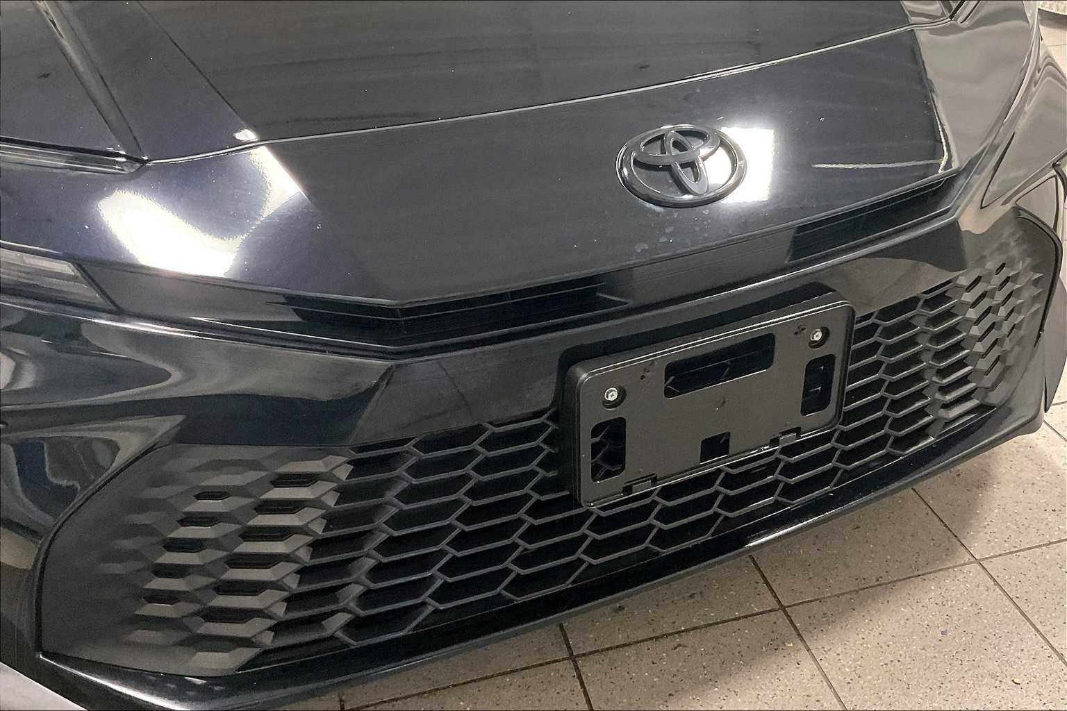 2025 Toyota Camry SE - Photo 32