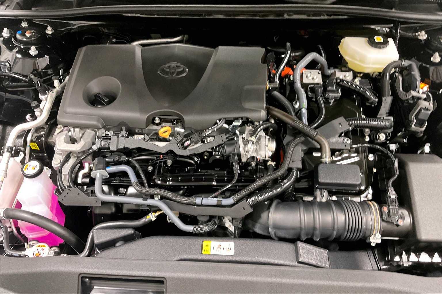 2025 Toyota Camry SE - Photo 35