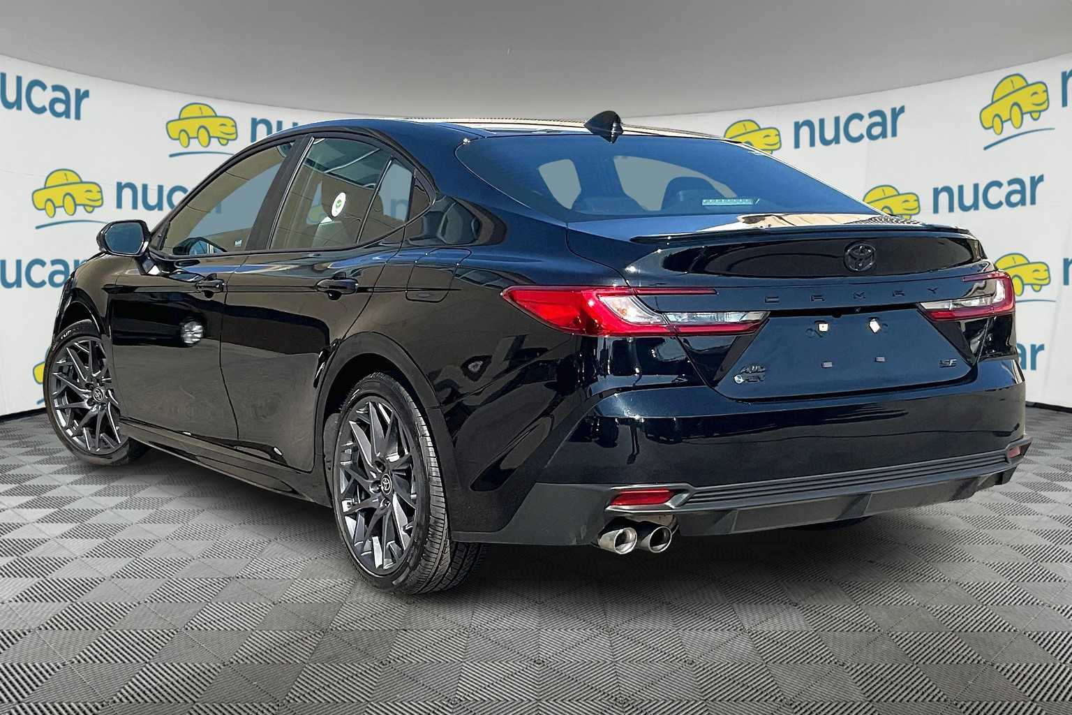 2025 Toyota Camry SE - Photo 4