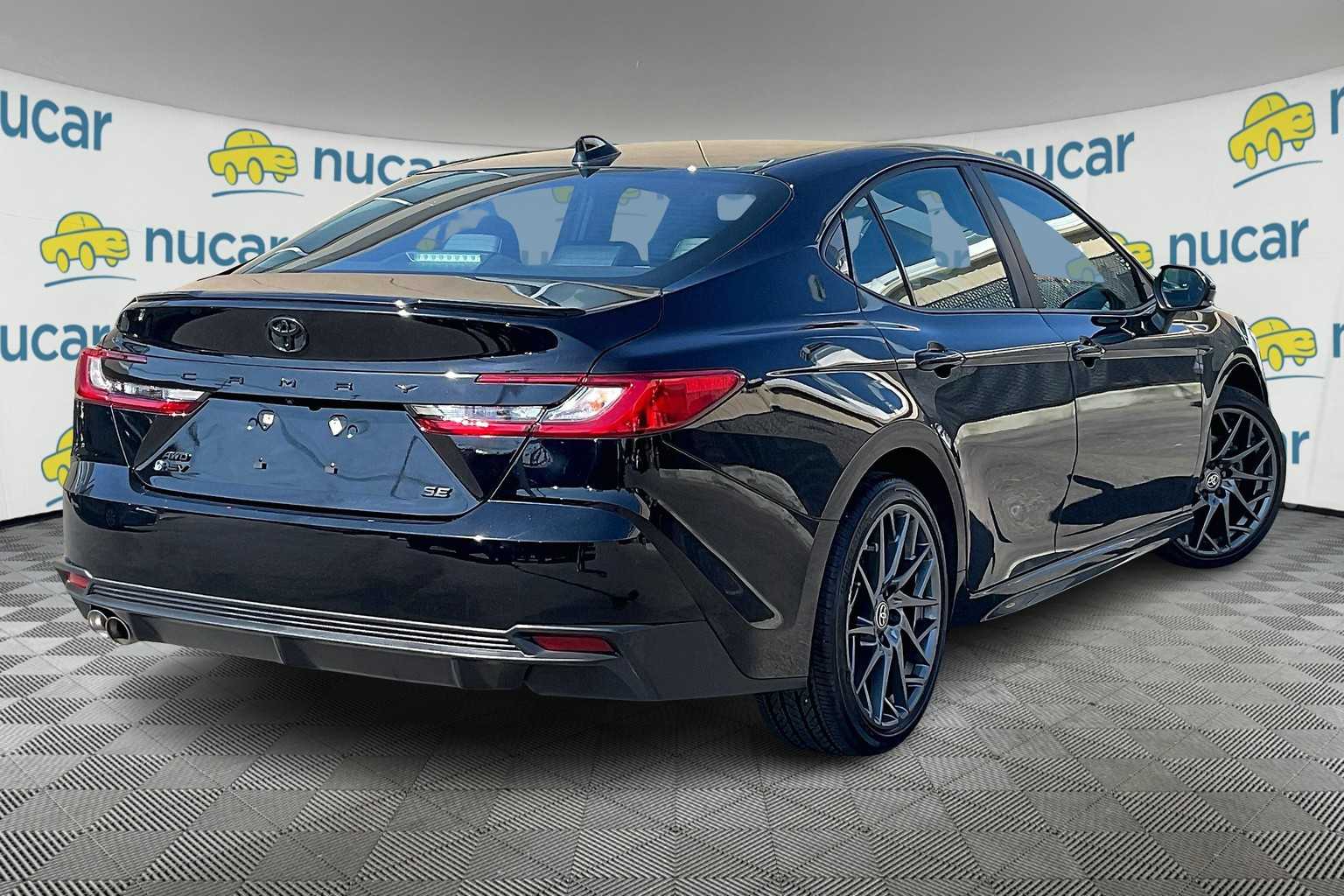 2025 Toyota Camry SE - Photo 6