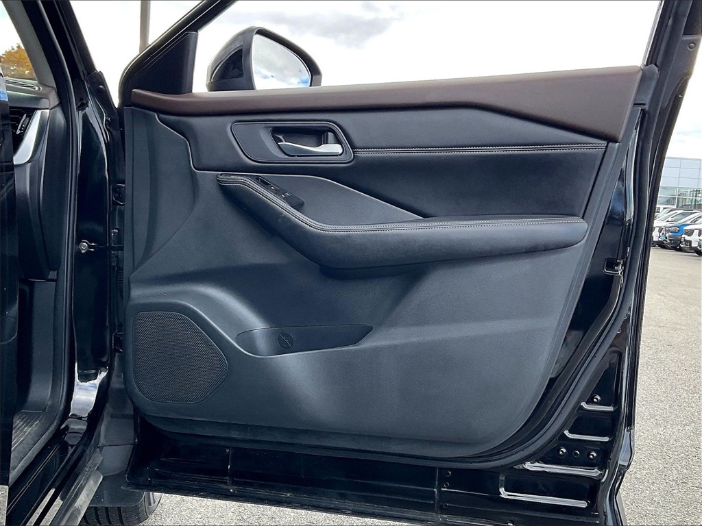 2023 Nissan Rogue SV - Photo 11