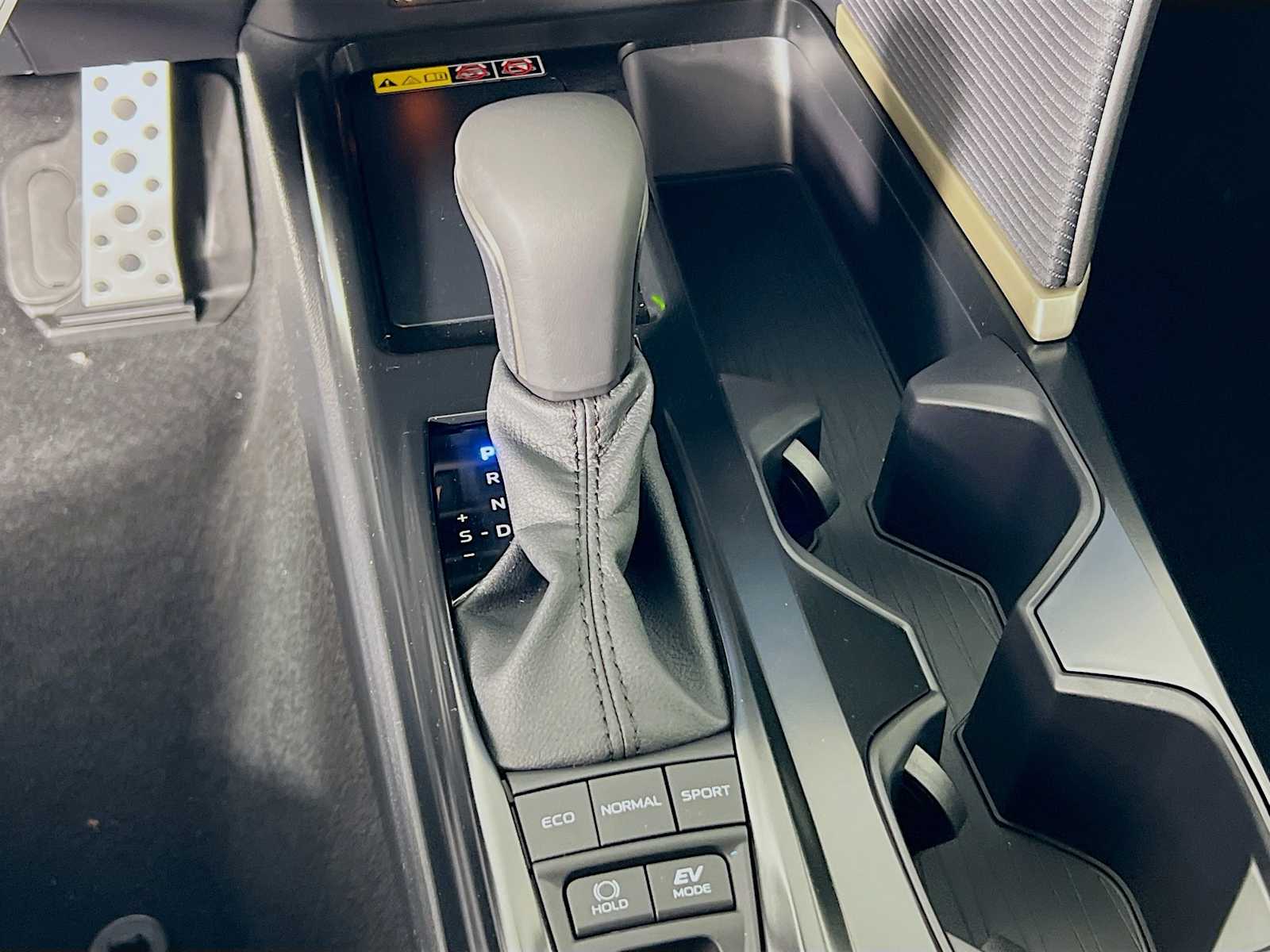 2025 Toyota Camry SE - Photo 11