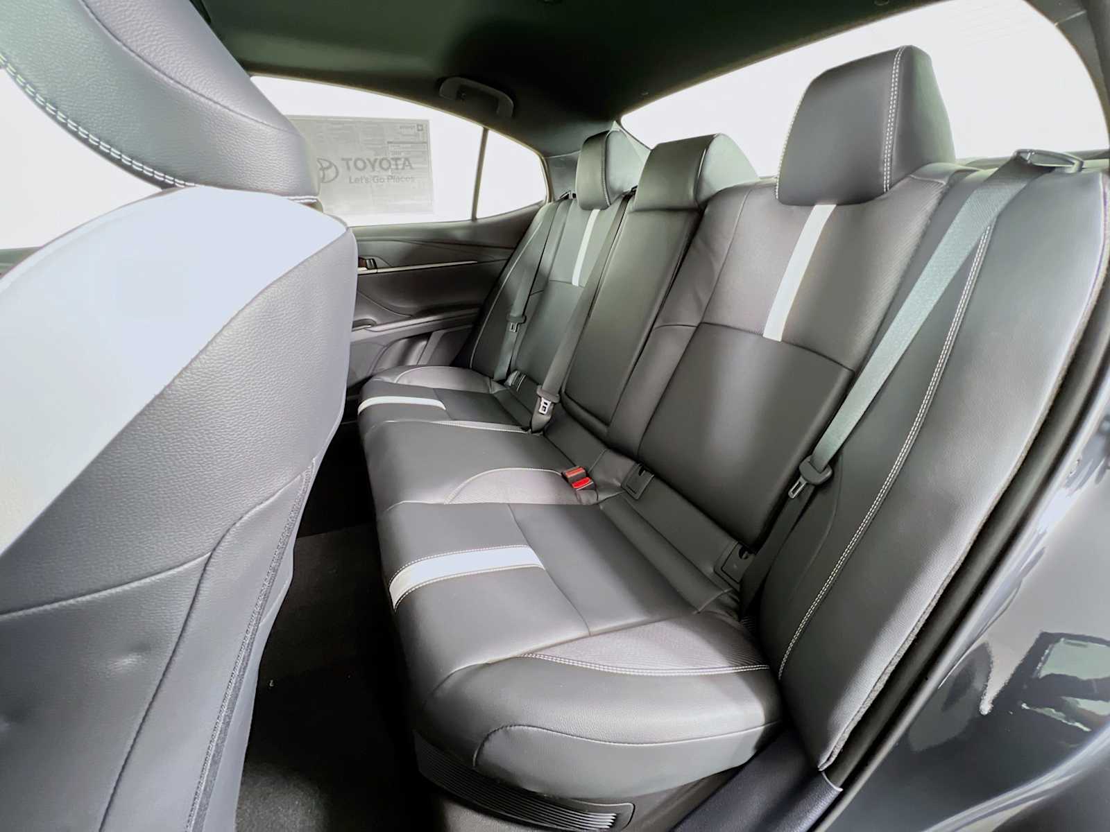2025 Toyota Camry SE - Photo 13