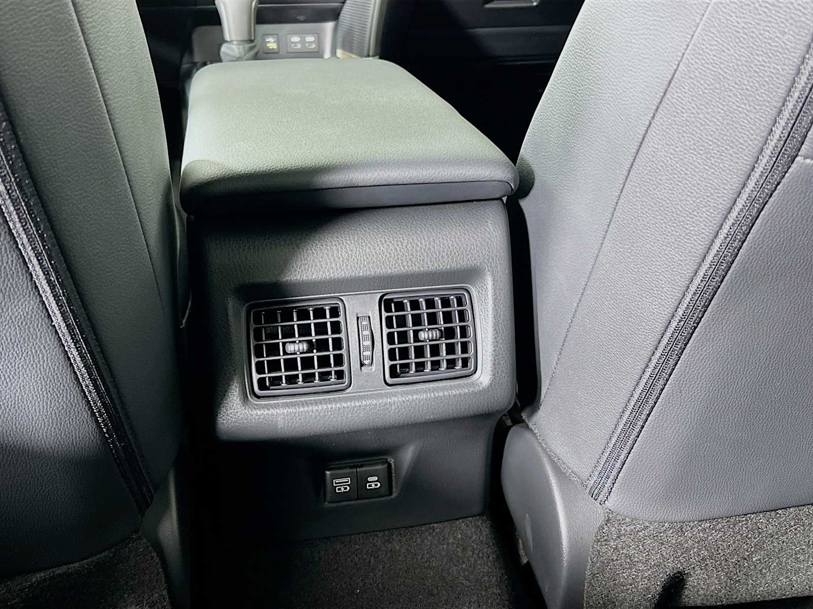 2025 Toyota Camry SE - Photo 14
